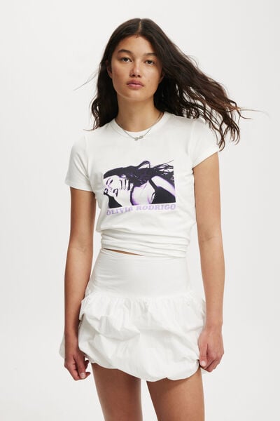 Fitted Lcn Graphic Longline Tee, LCN BR OLIVIA RODRIGO PHOTOGRAPHIC/VINTAGE WH