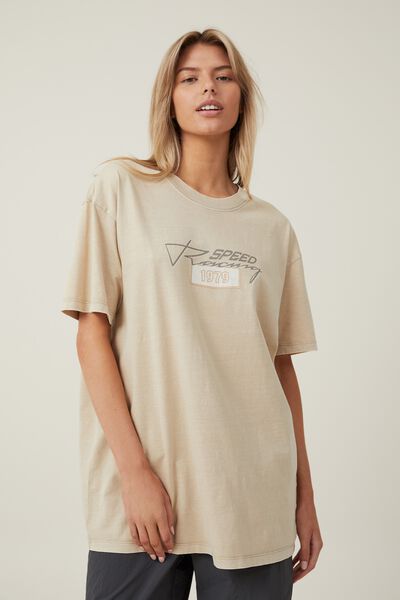 The Oversized Graphic Tee, SPEED RACING 1979/MID TAUPE
