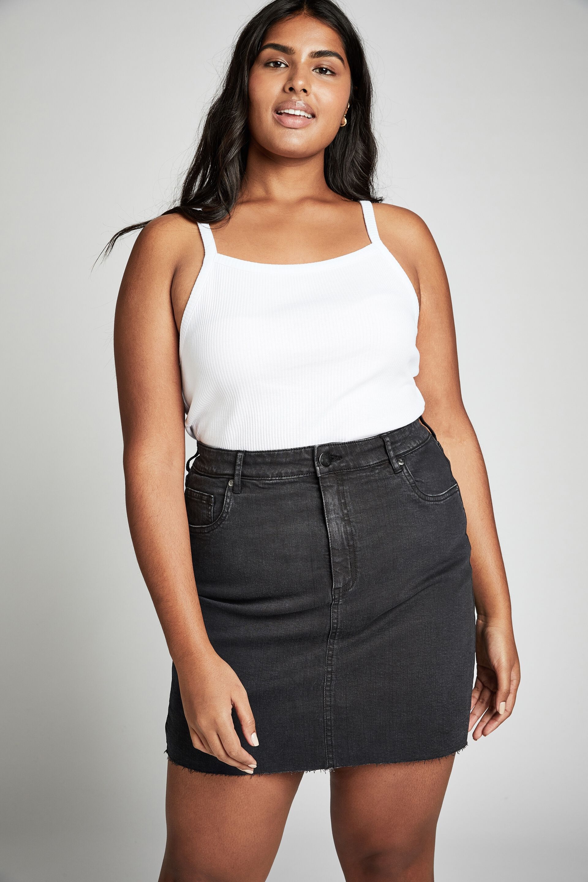 plus size denim skirt outfits