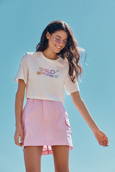 Chop Fit Graphic Tee, LCN SM SMILEY HAPPINESS RAINBOW/VINTAGE WHITE
