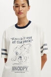 Snoopy Boxy Graphic Tee, LCN PEA SNOOPY KNOCK IT OUT / VINTAGE WHITE - example image 4