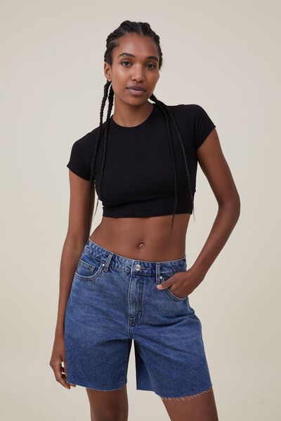 Short Story: Cropped Top, High Waist Shorts, and New Hair