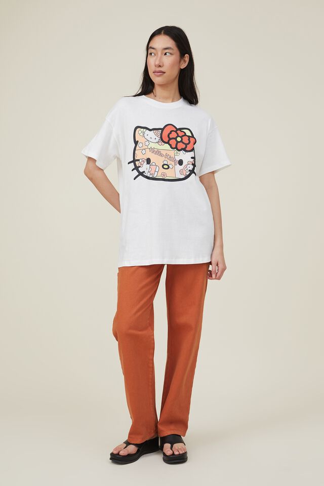 The Oversized Graphic License Tee, LCN SAN HELLO KITTY PATCH HEAD/VINTAGE WHITE