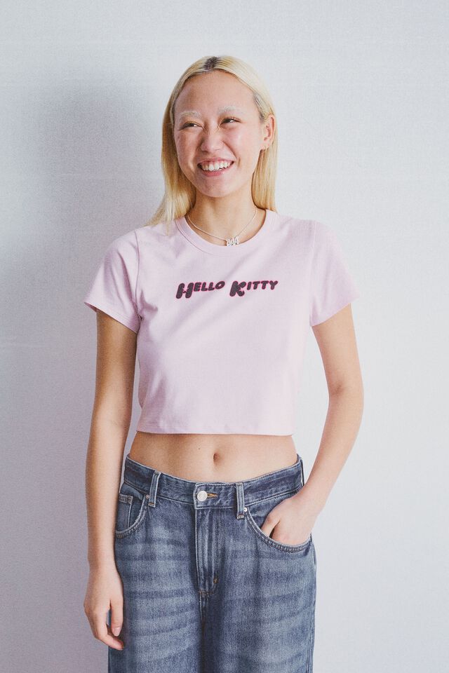 Crop Fit Graphic License Tee, LCN SAN HELLO KITTY GLOW/DAISY MAUVE