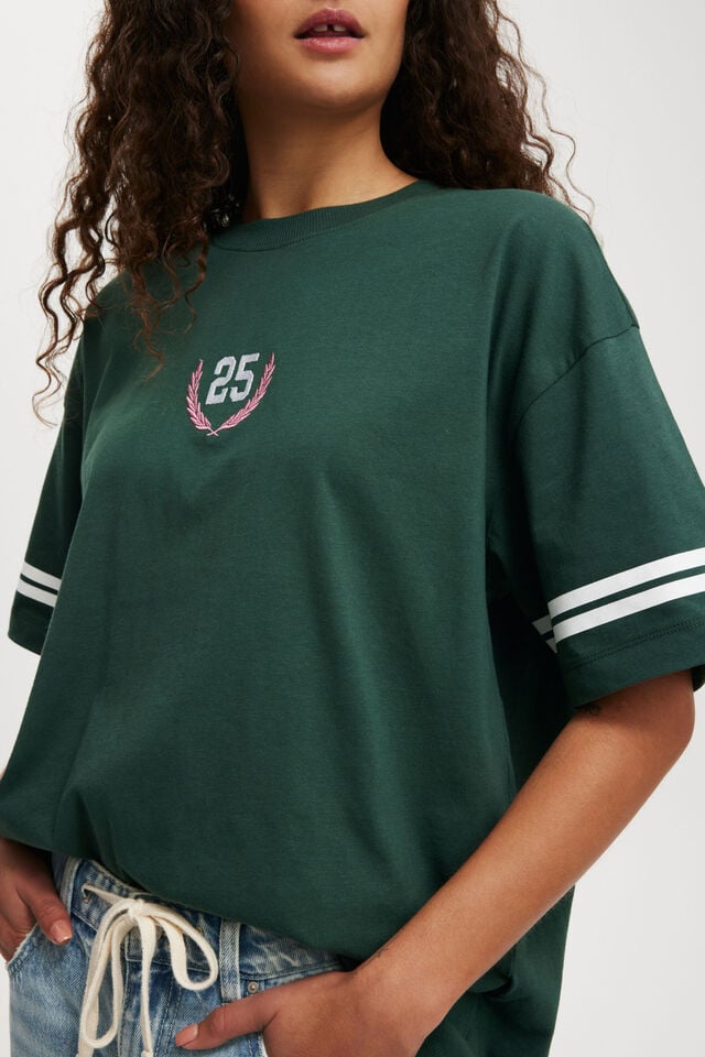 The Boxy Graphic Tee, 25 CREST / PINE FOREST GREEN