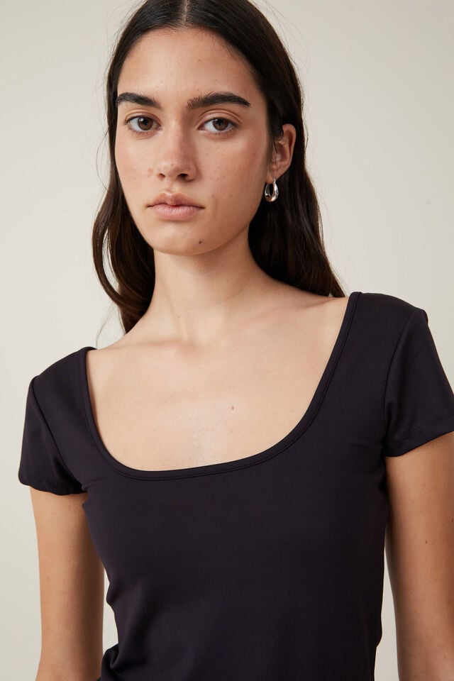 Camiseta - Emily Double Scoop Short Sleeve, BLACK