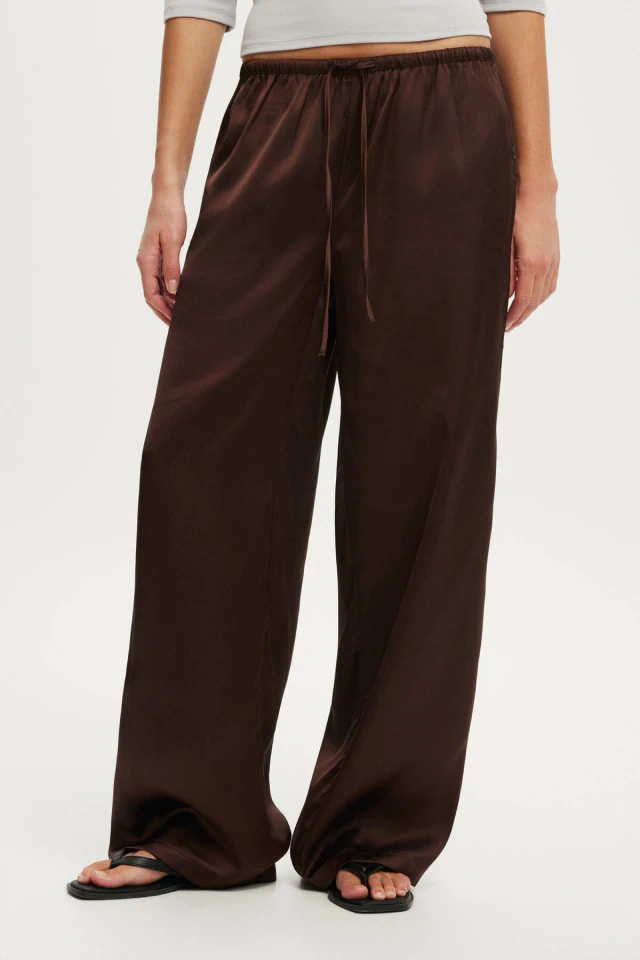 CalçA - Dove Satin Pant R$279,90
