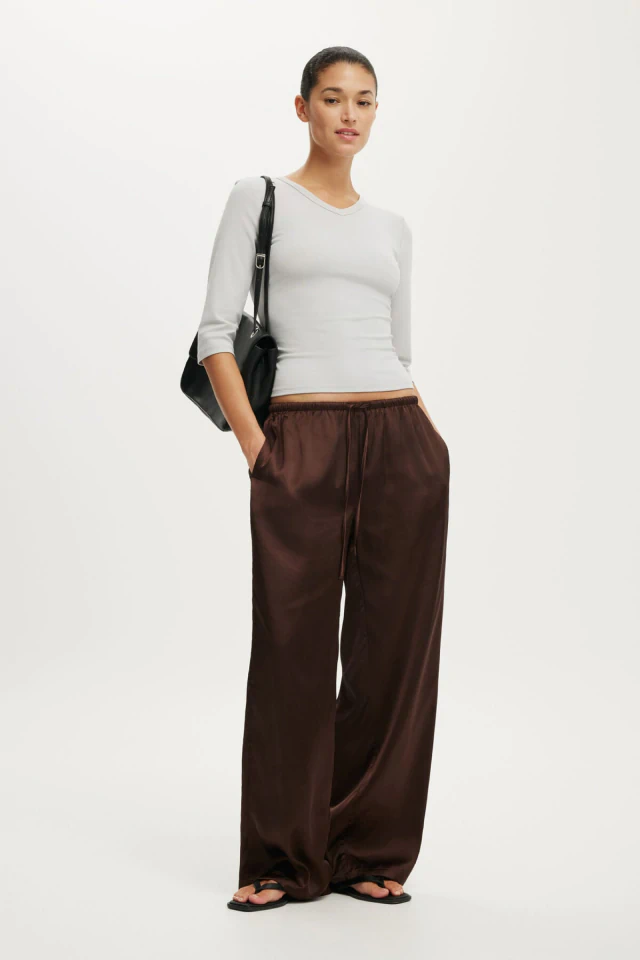 CalçA - Dove Satin Pant R$279,90
