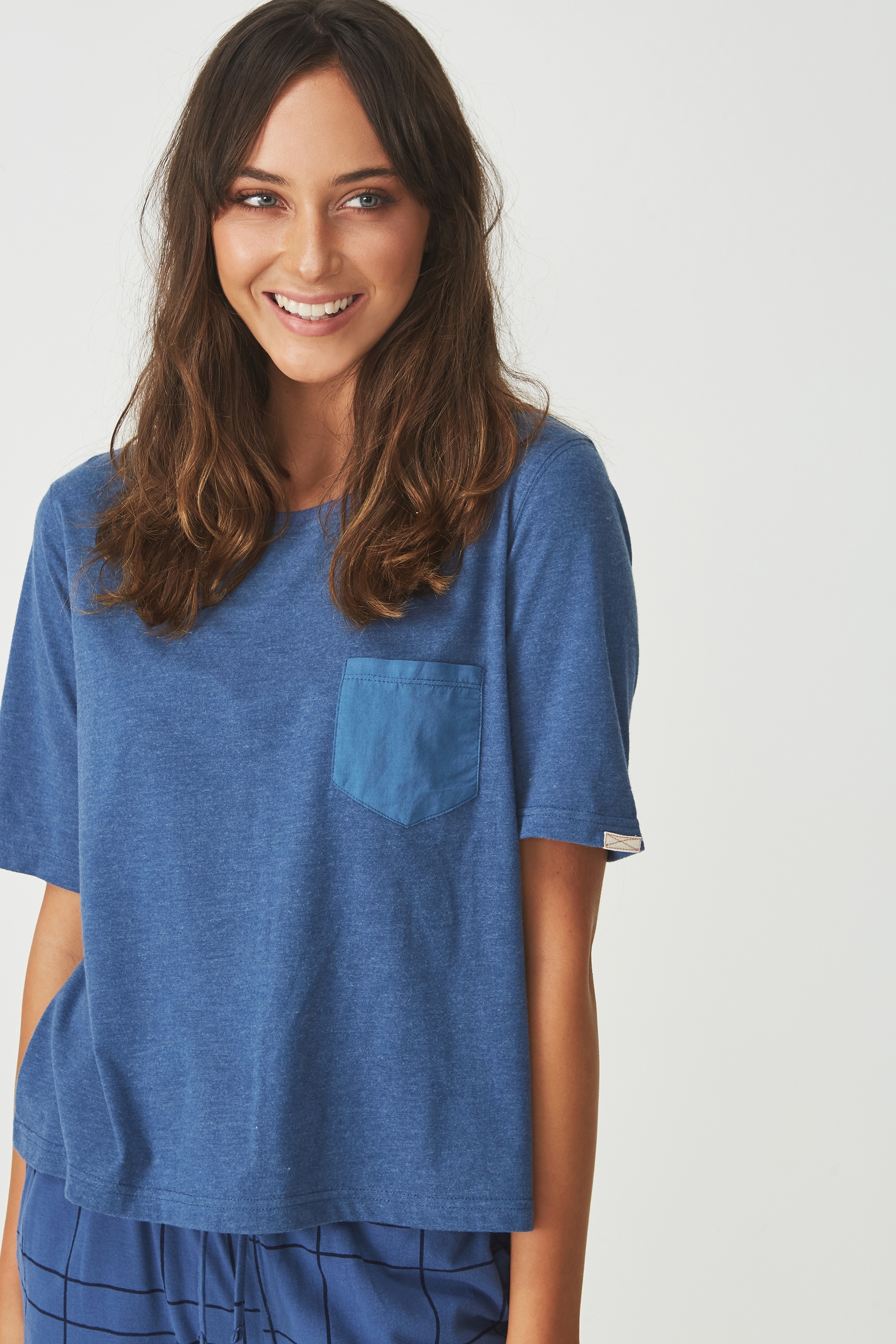Get a better night's sleep this summer in the Boxy T Shirt. This relaxed pyjama top is all about the comfort and gives you plenty of room to move. Available in a range of fun prints and colours. - Regular length - Boxy fit - Rounded neckline - Comfortable jersey knit fabric MODEL WEARS SIZE: SMALL - AU 10 US 6 EUR 38 60% COTTON 40% POLYESTER
