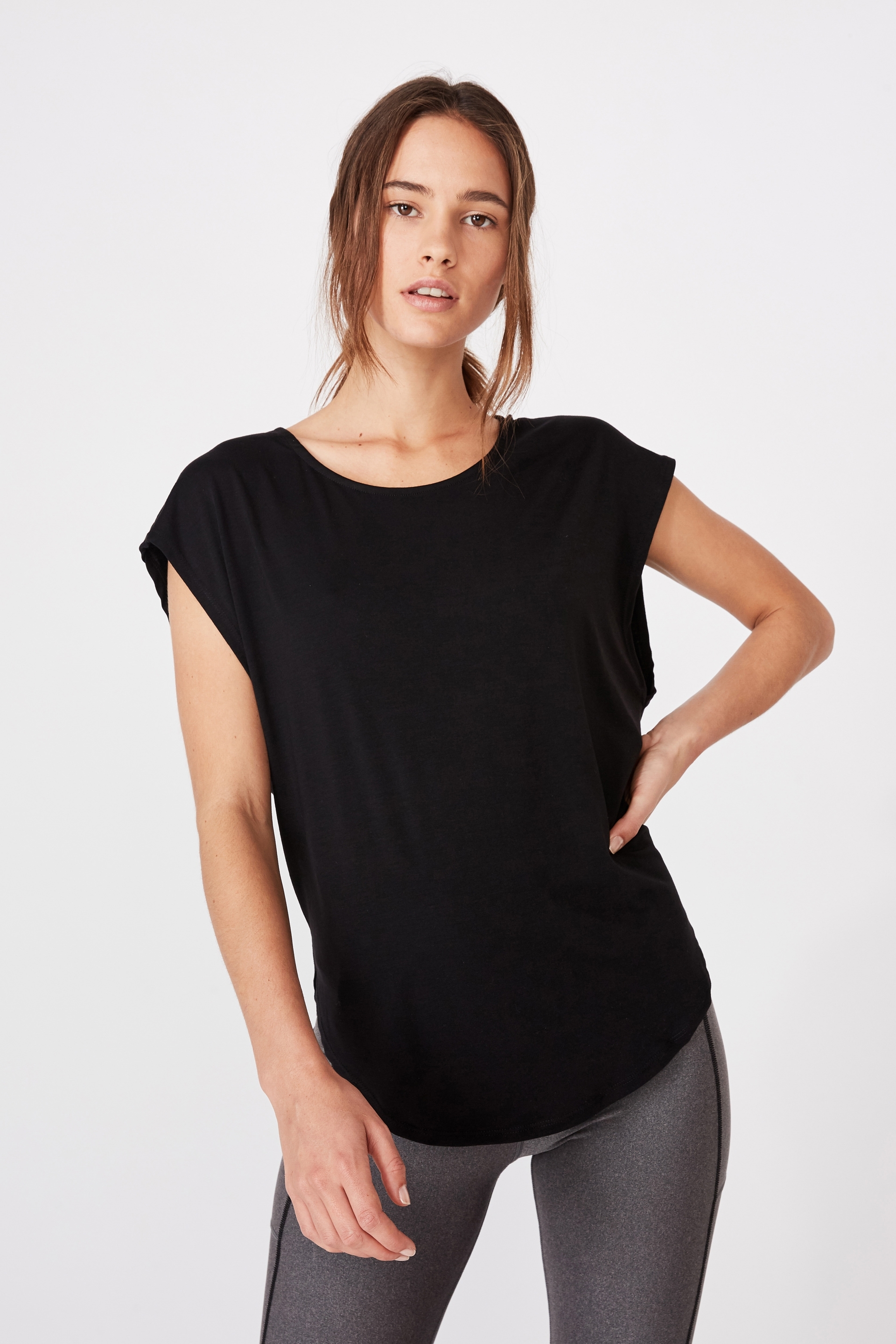 scoop hem tee