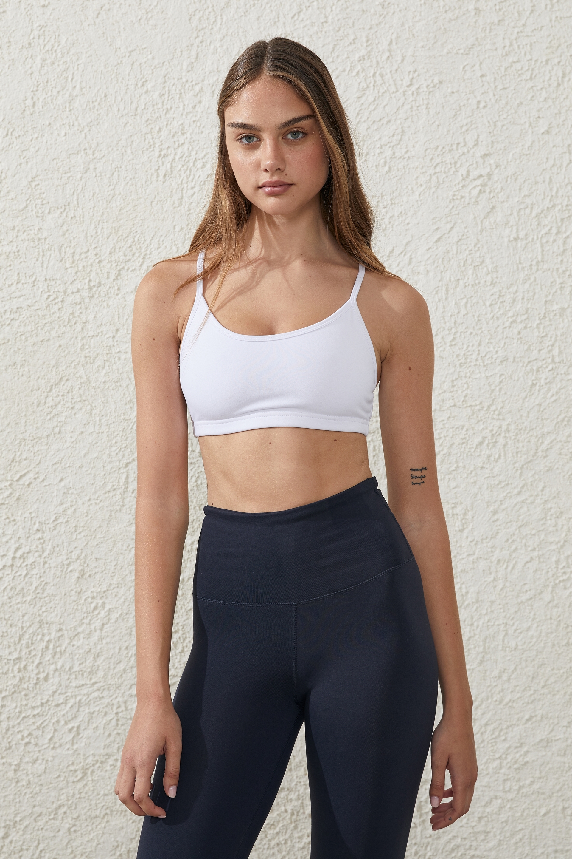 COTTON ON BODY Womens Juniors Workout Cut Out Crop Sports Bra White M
