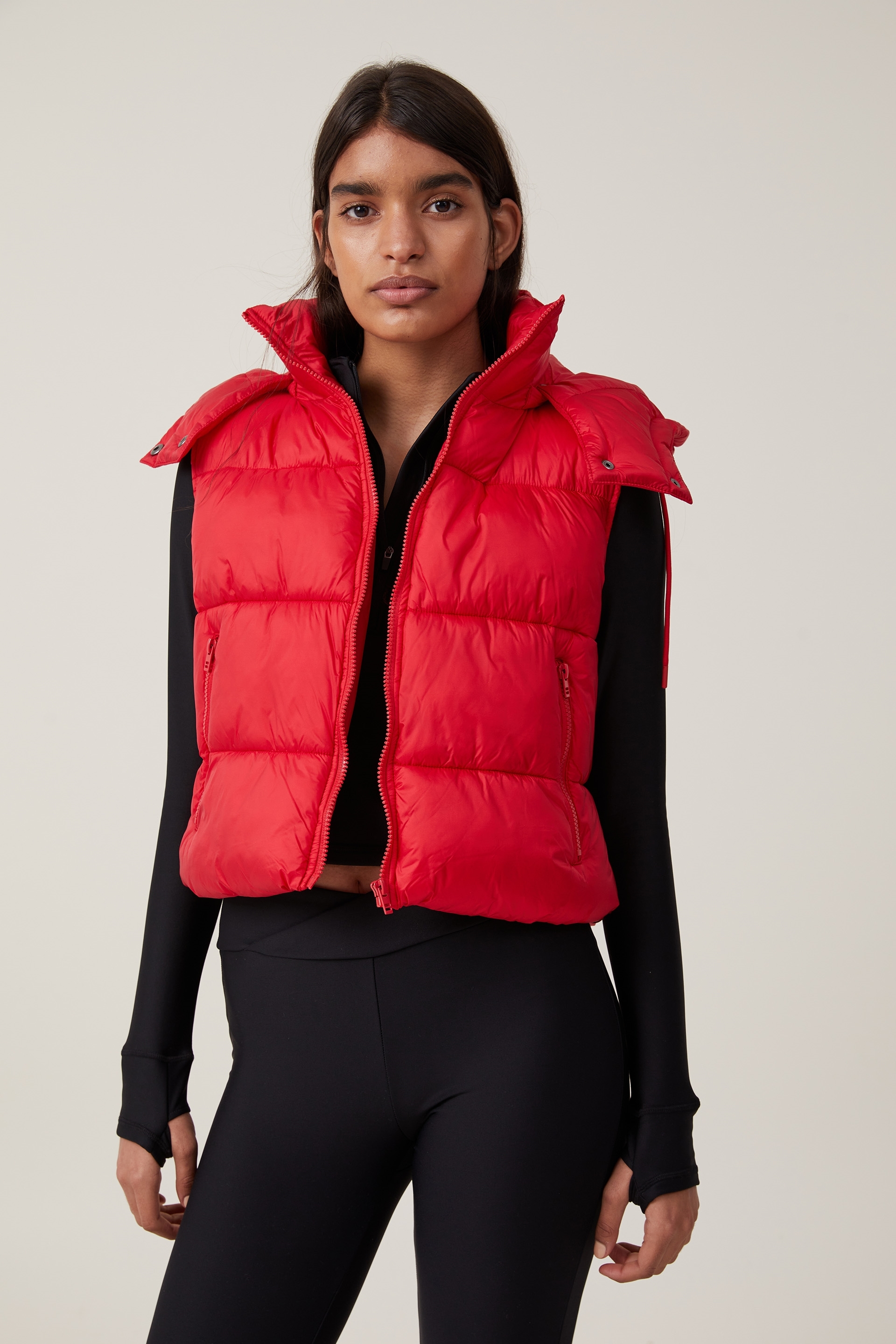 Body - The Recycled Mother Hooded Puffer Vest 2.0 - Apres red
