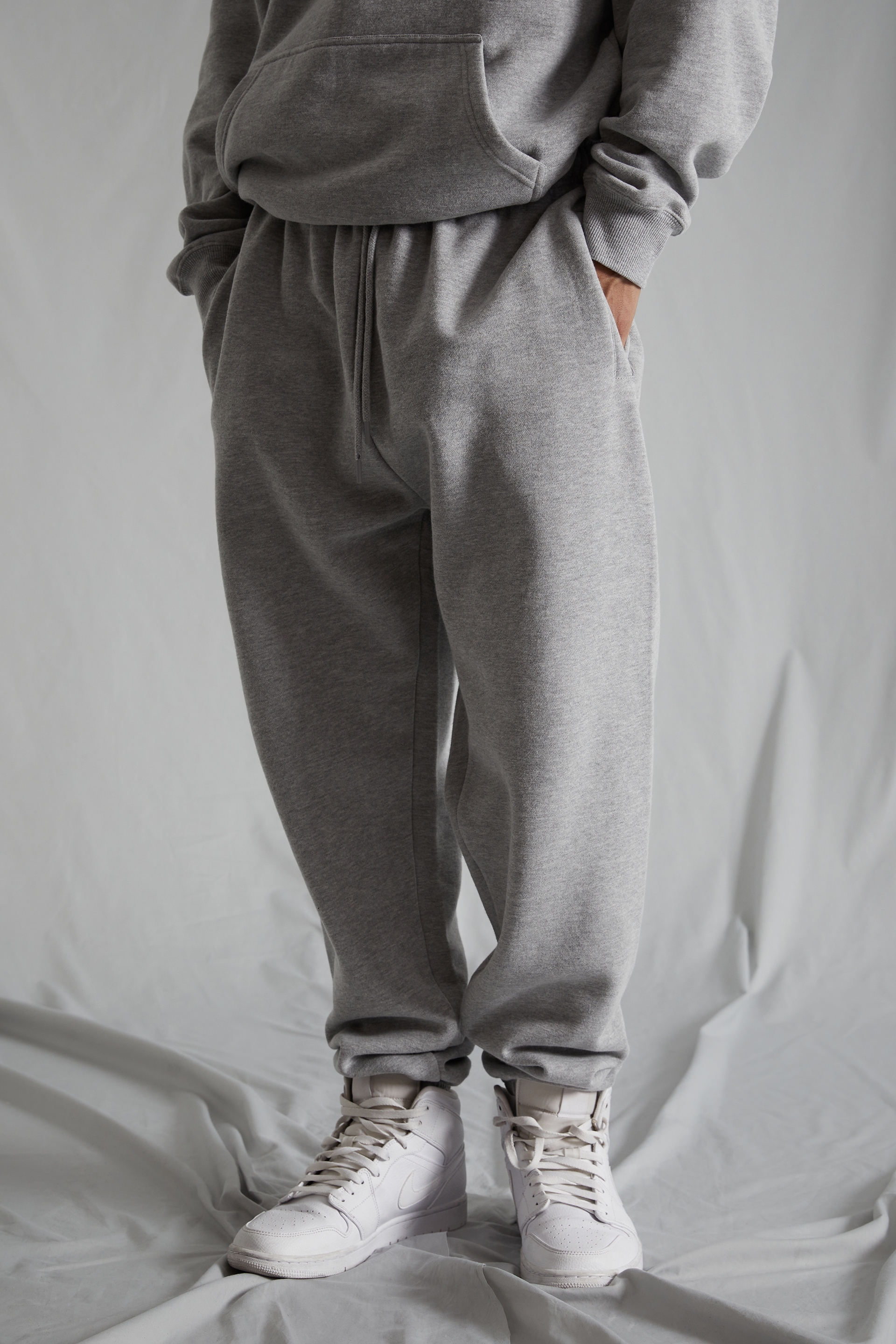 Uniqlo Easy Relaxed Jogger Pants, Men's Fashion, Bottoms, Joggers on  Carousell