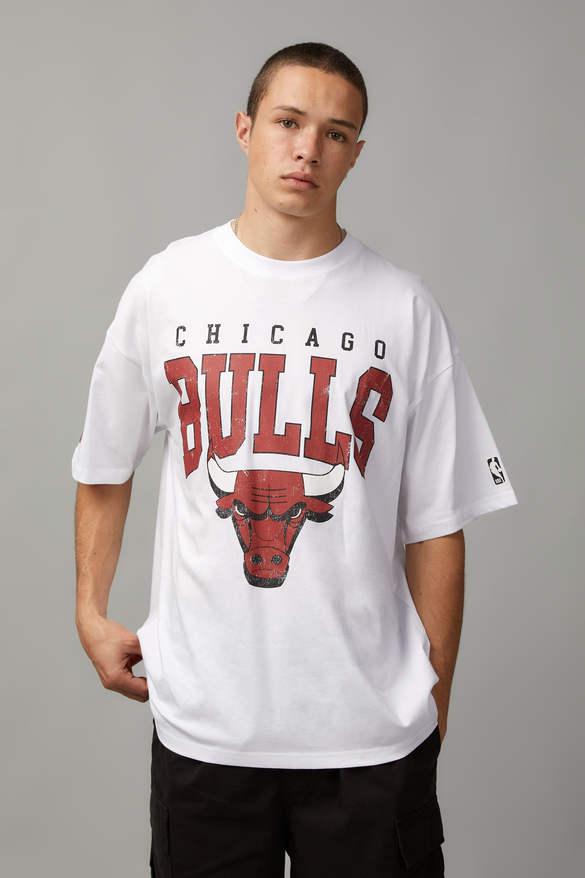 Chicago Bulls NBA Large Team Logo Black Oversized T-Shirt