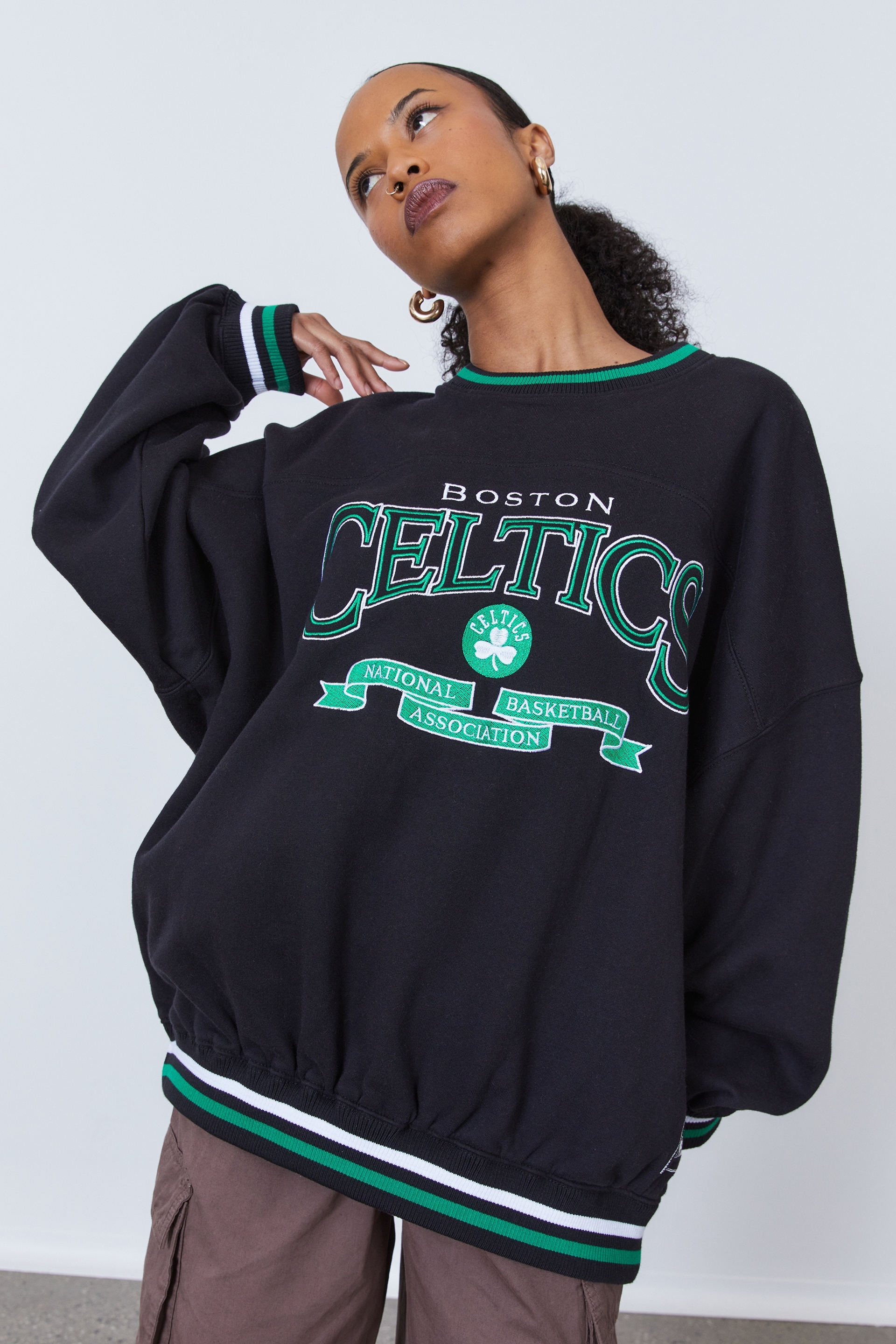 Factorie - NBA Boston Celtics Panelled Slouchy Crew - Lcn nba celtics scroll/black