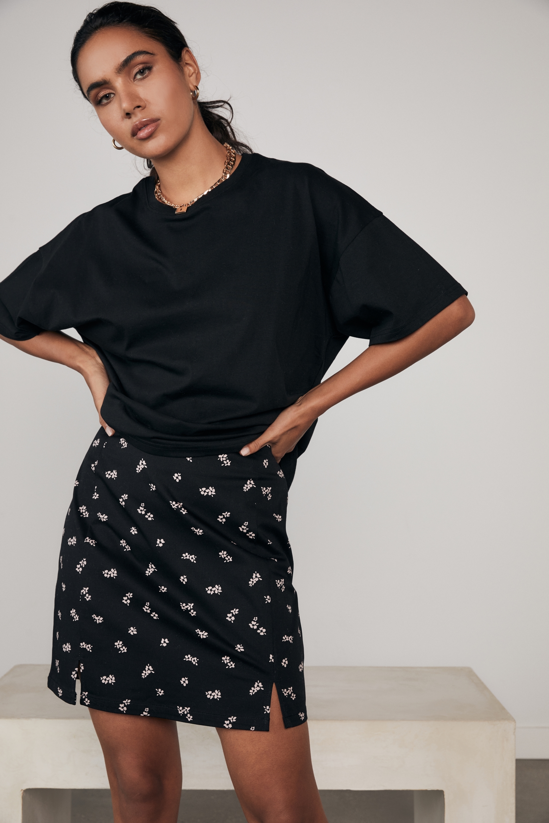 Factorie - Double Split Mini Skirt - Josie floral black fawn