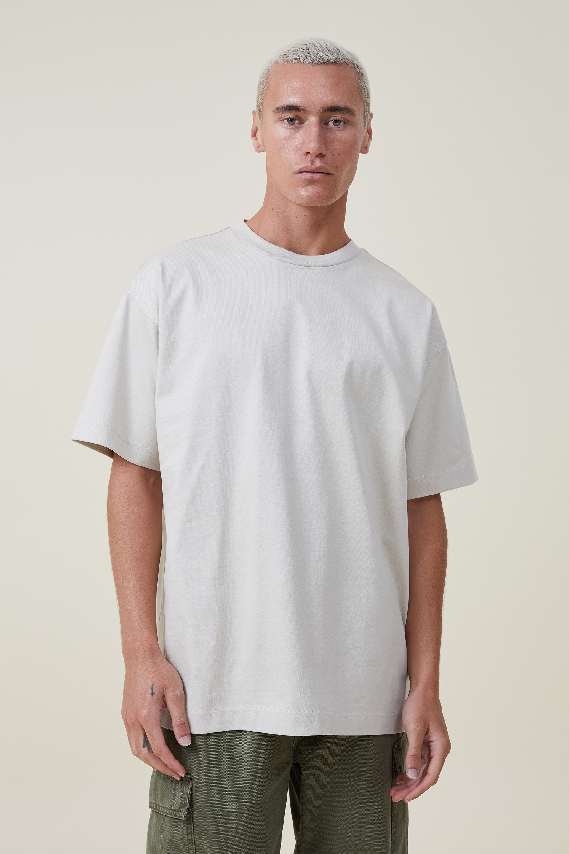 Cotton On Men - Box Fit Plain T-Shirt - Ivory