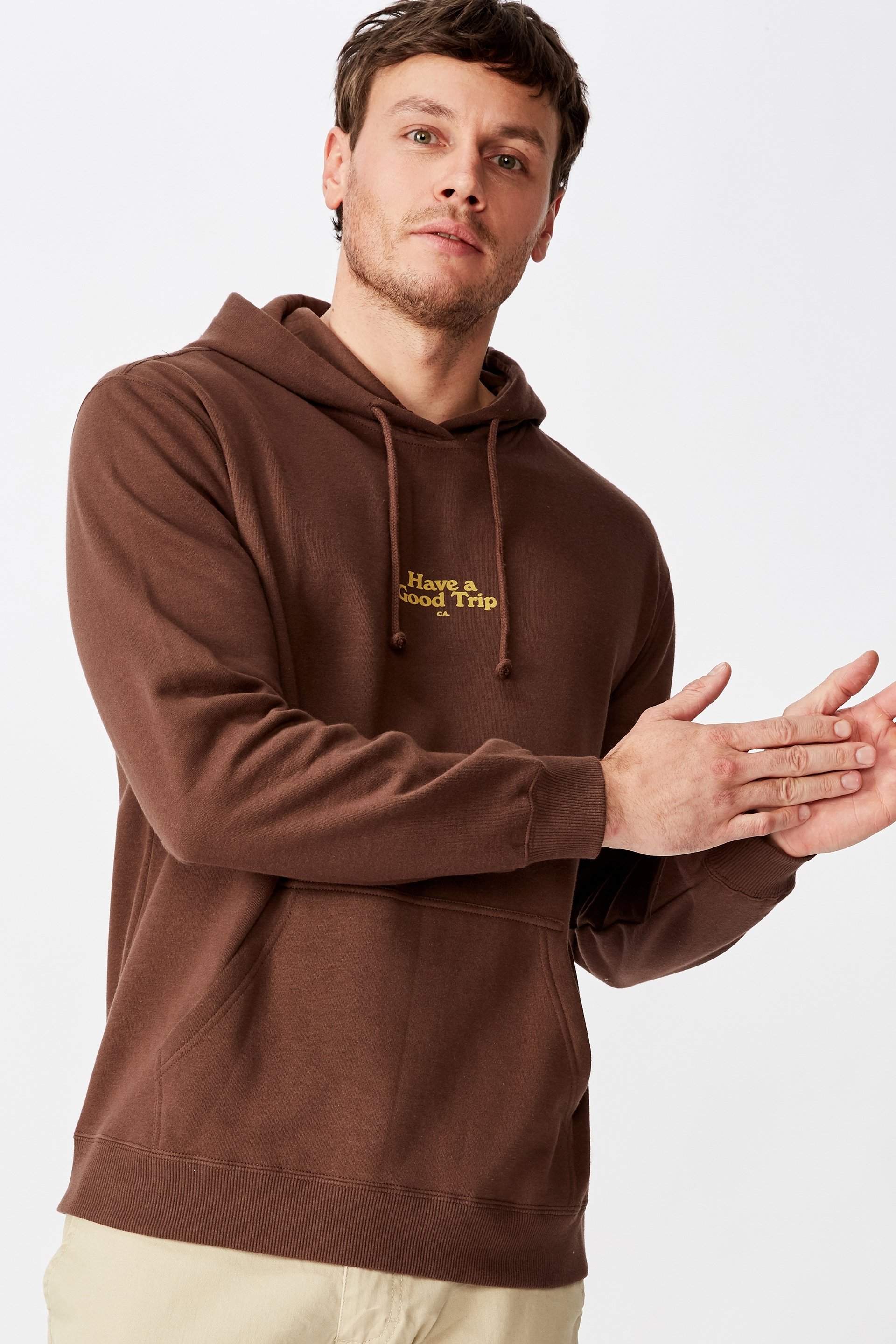 Cotton On Men - Fleece Pullover 2 - Chocolate brown/have a good trip