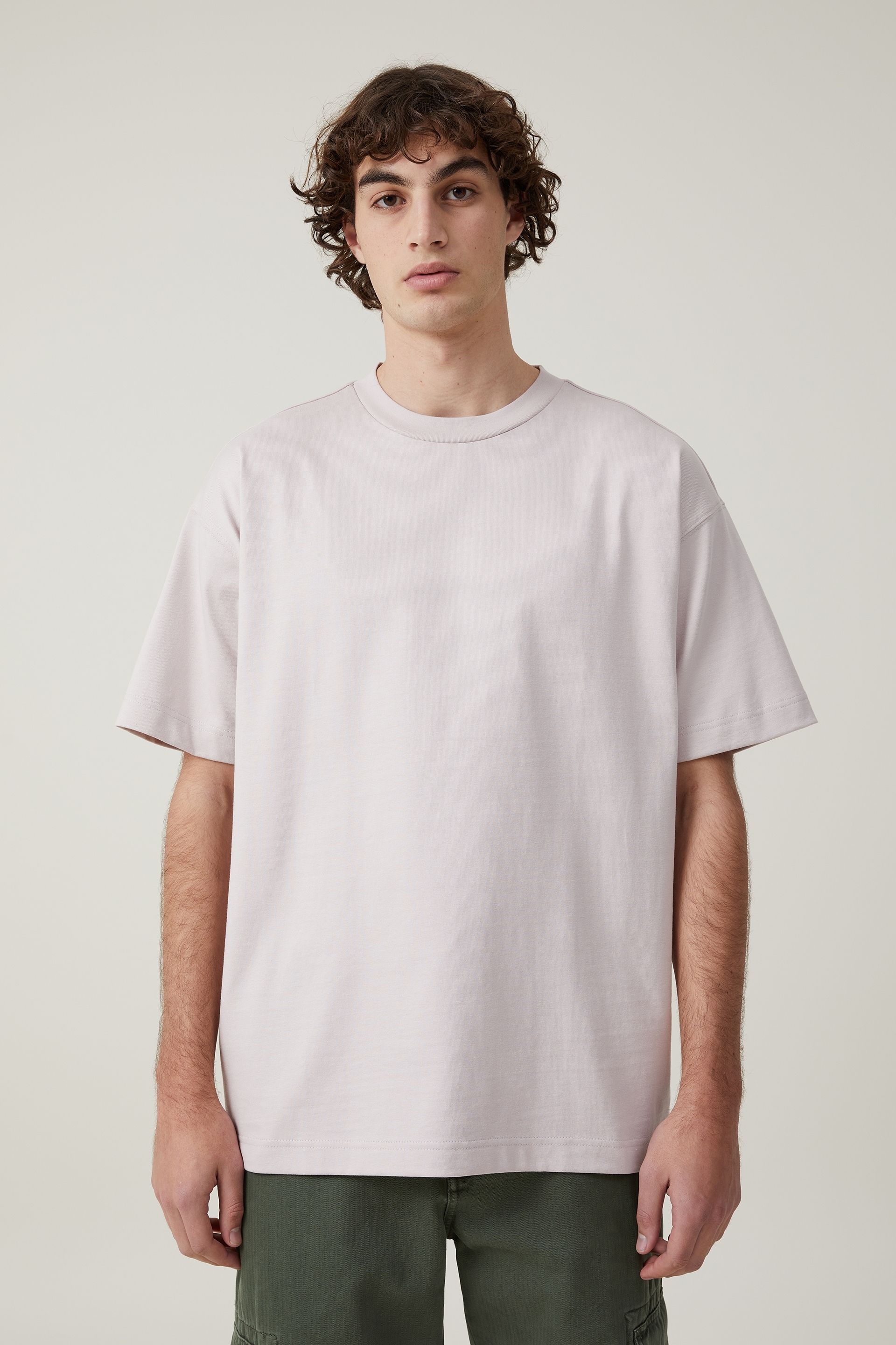 Cotton On Men - Box Fit Plain T-Shirt - Iced lilac