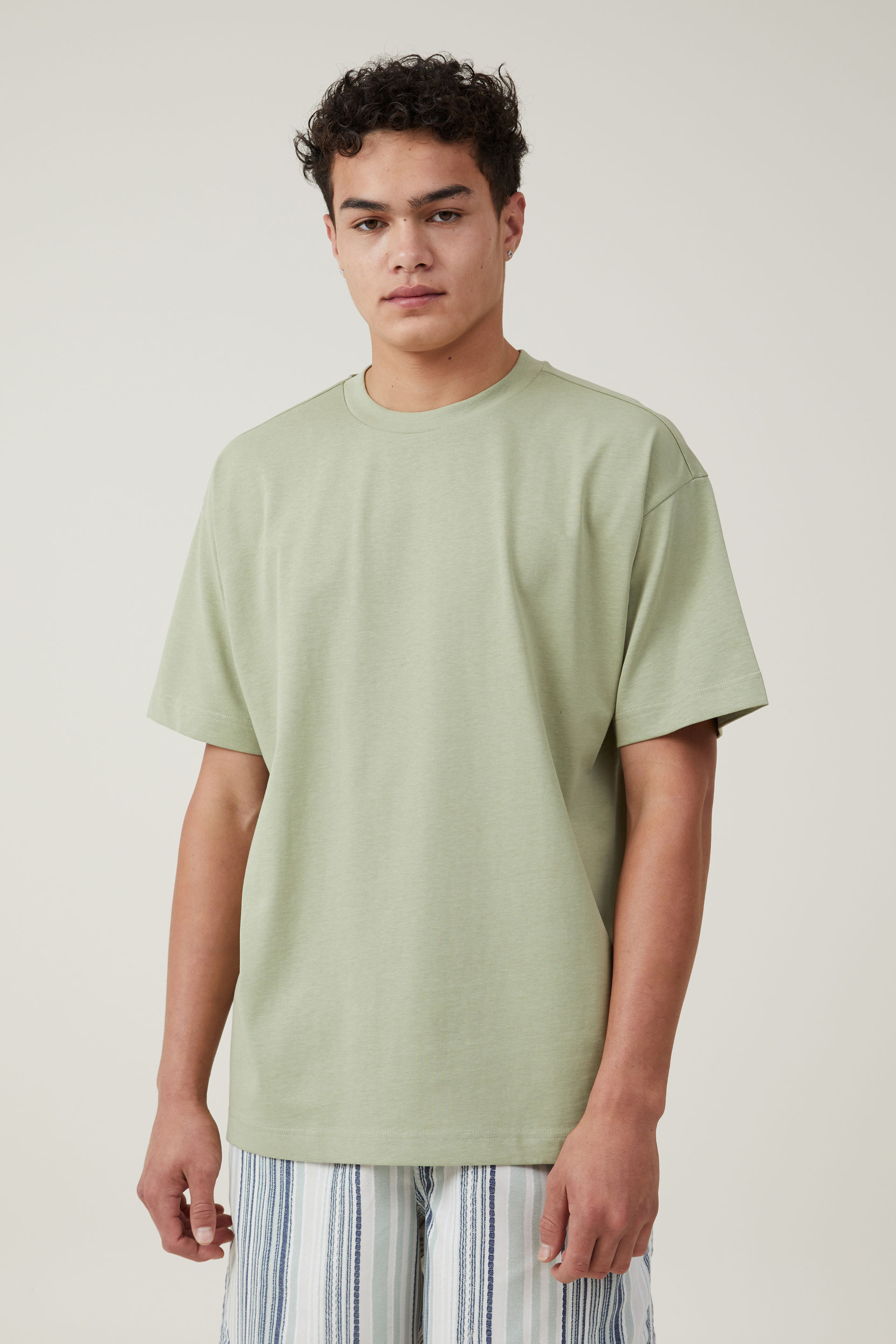 Cotton On Men - Box Fit Plain T-Shirt - Green tea