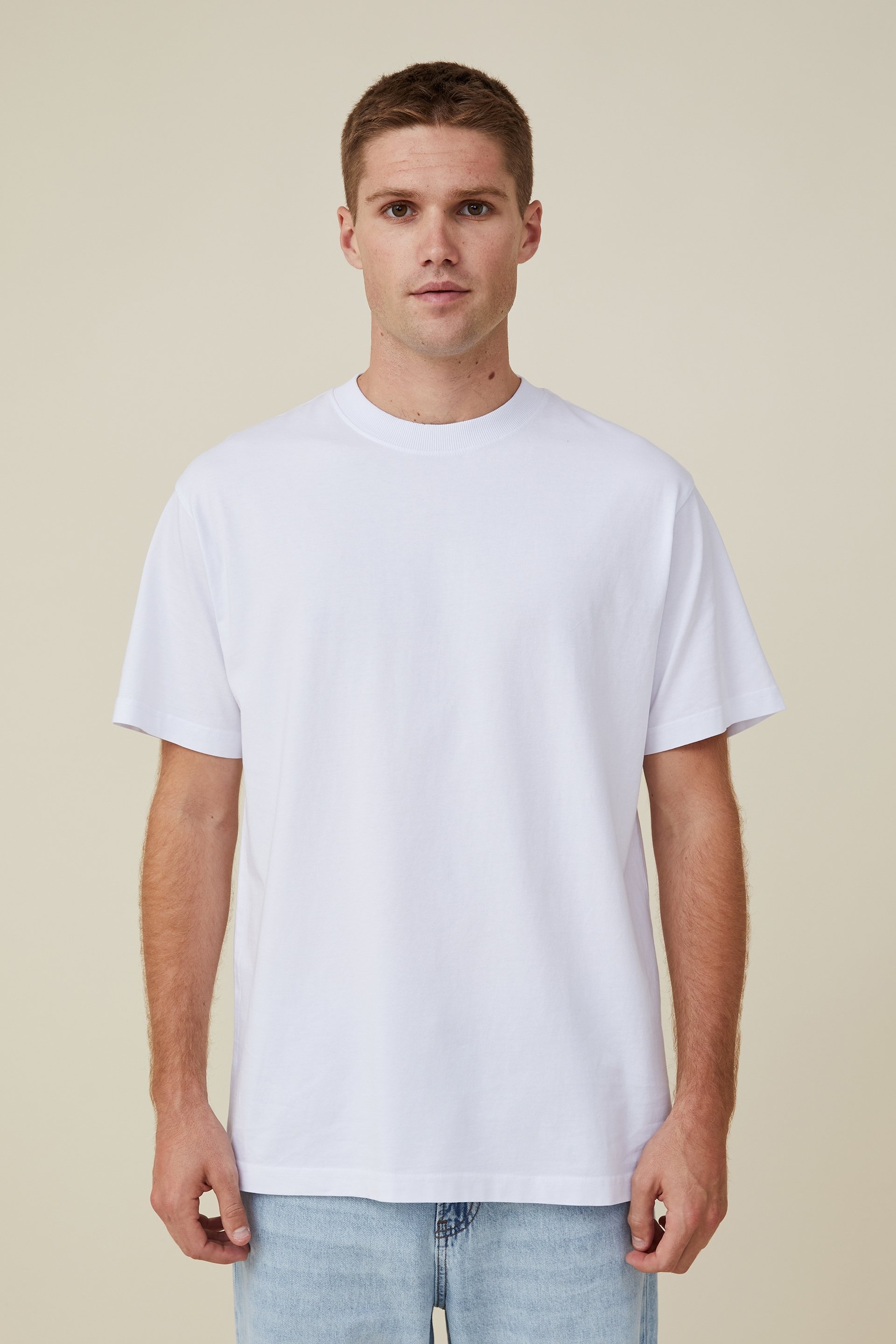 Baggy Versus Fitted t shirts: The Pros & Cons of Each