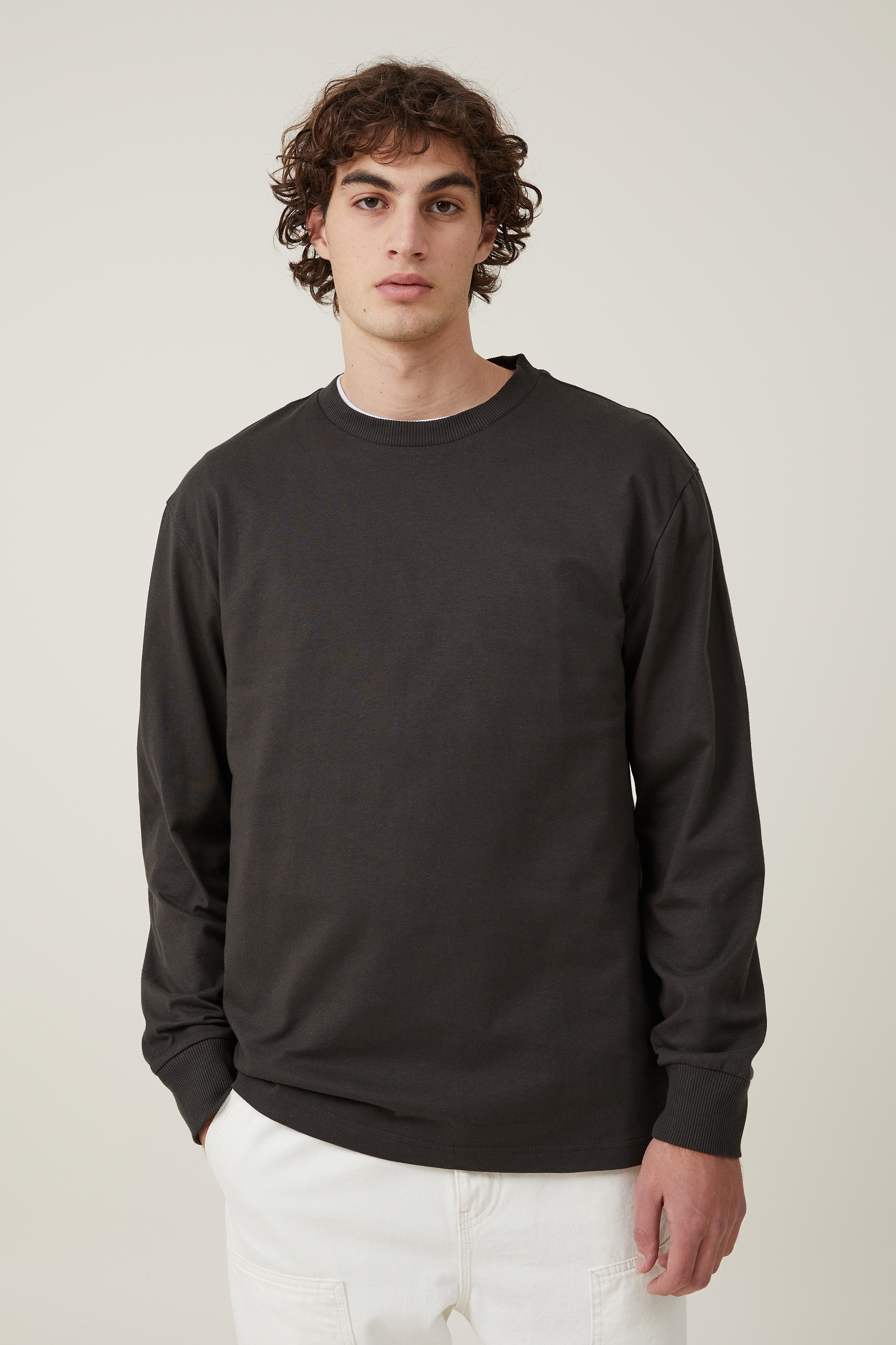 Cotton On Men - Loose Fit Long Sleeve Tshirt - Washed black