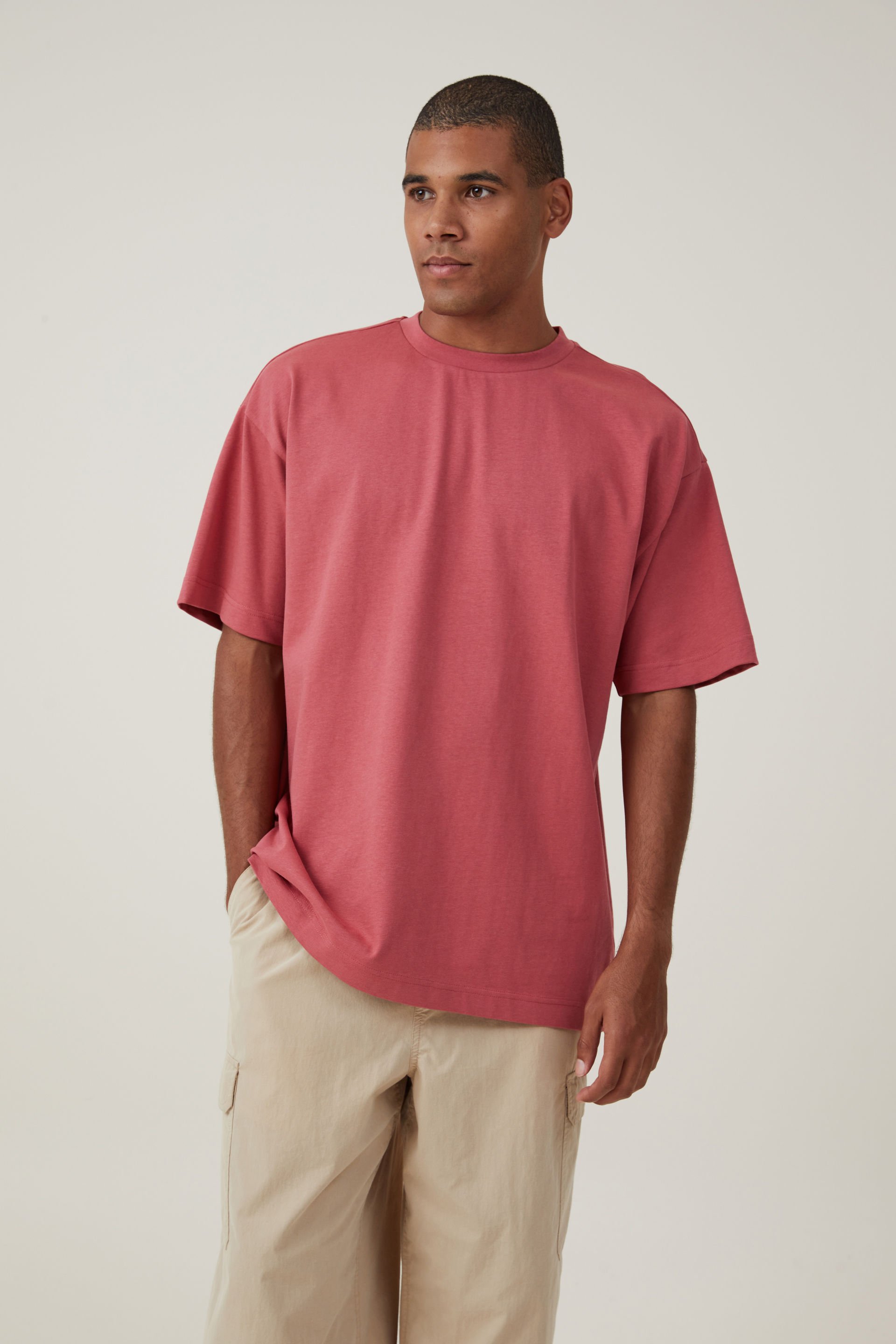 Cotton On Men - Box Fit Plain T-Shirt - Soft red