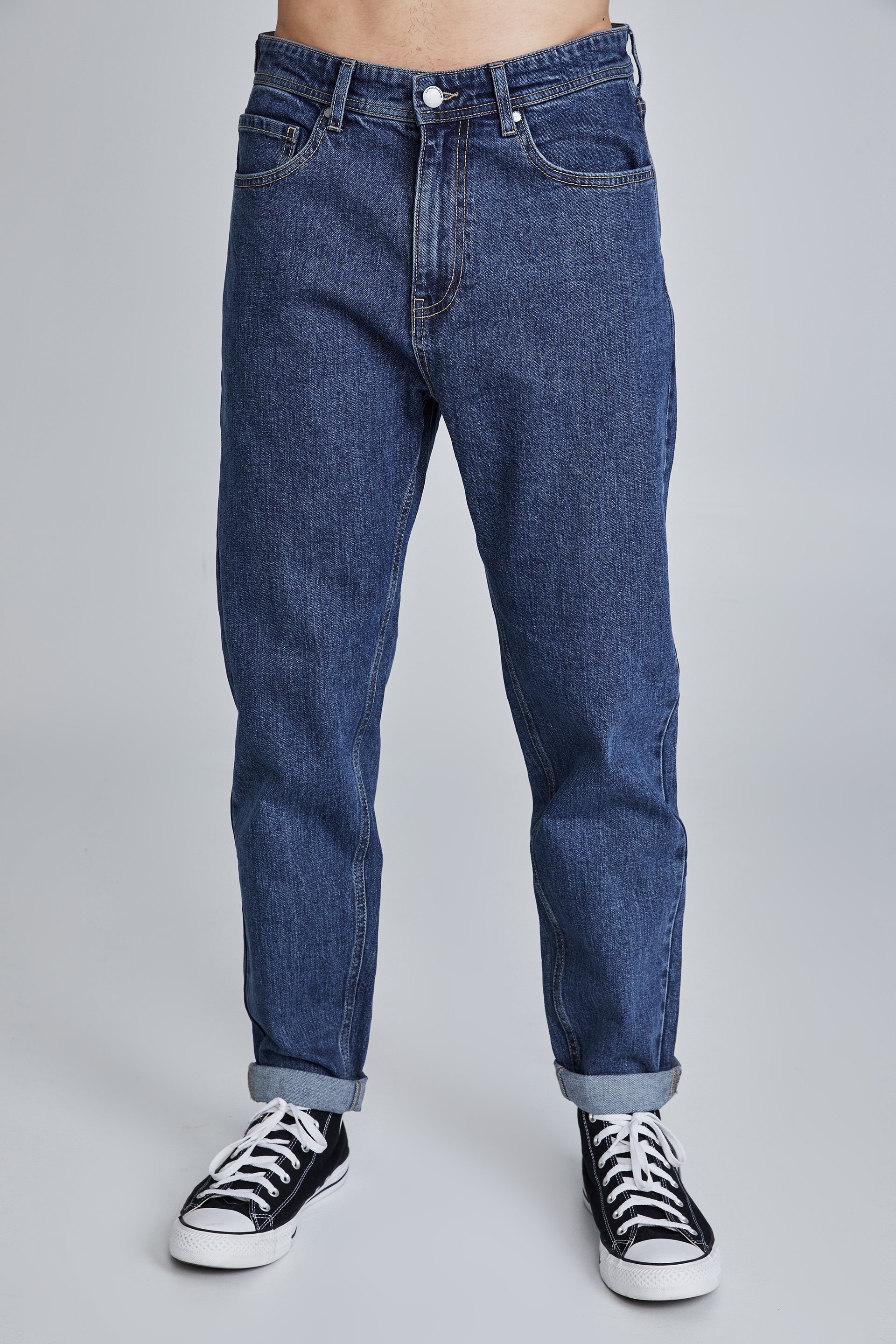 tapered jeans for sneakers