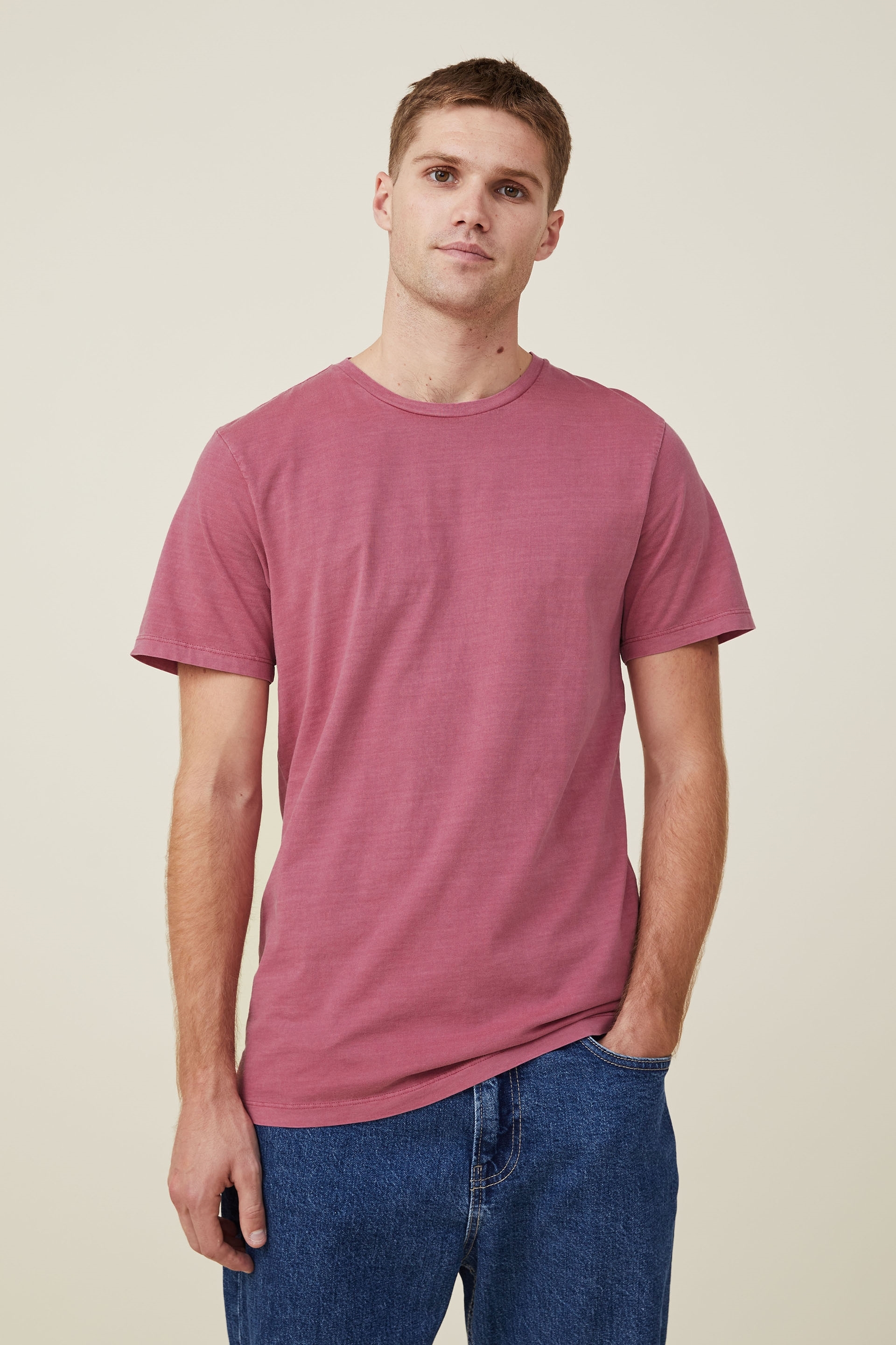 Cotton On Men - Organic Regular Fit Crew T-Shirt - Raspberry