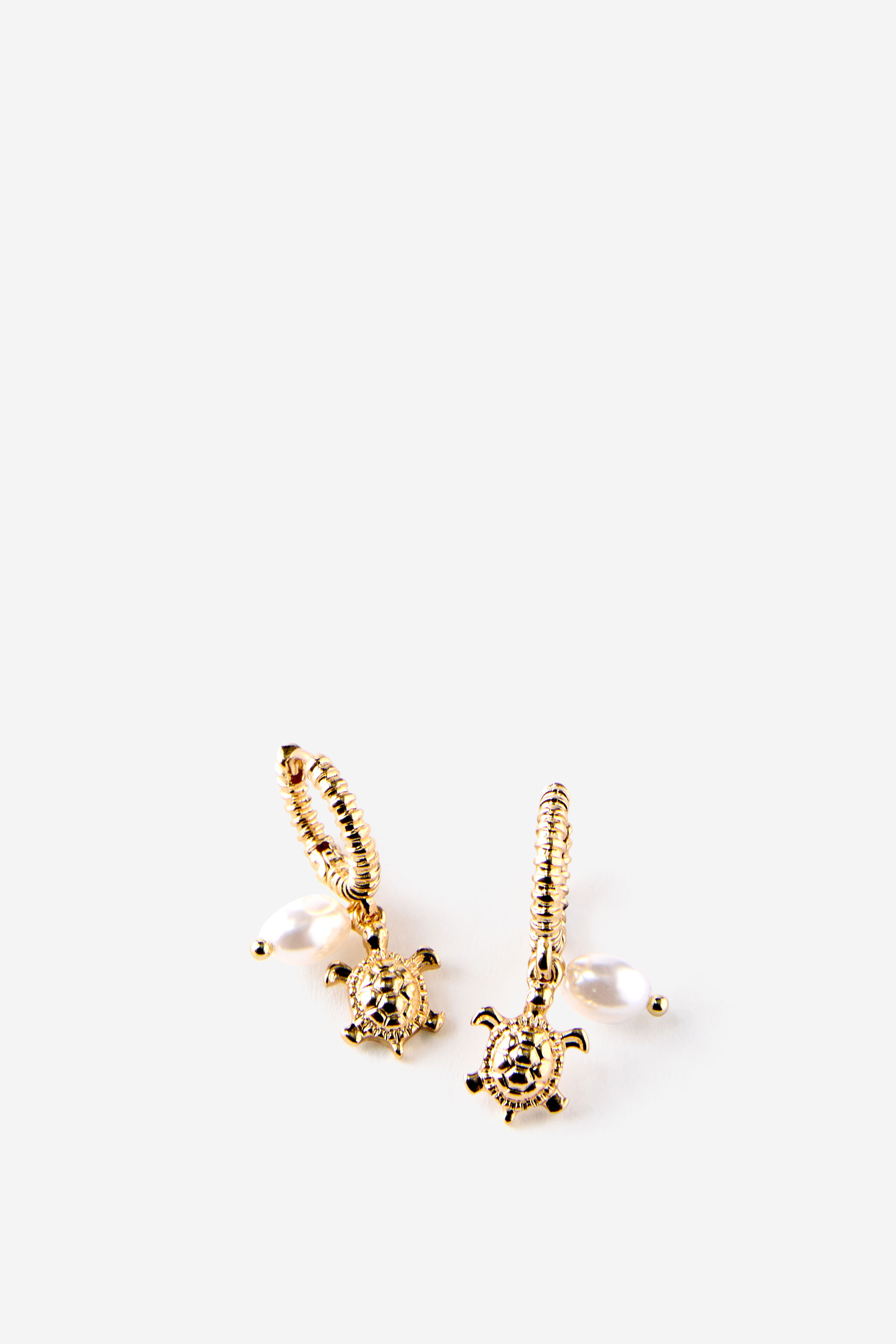 Rubi - Huggie Hoop Earring - Up gold turtle pearl twist
