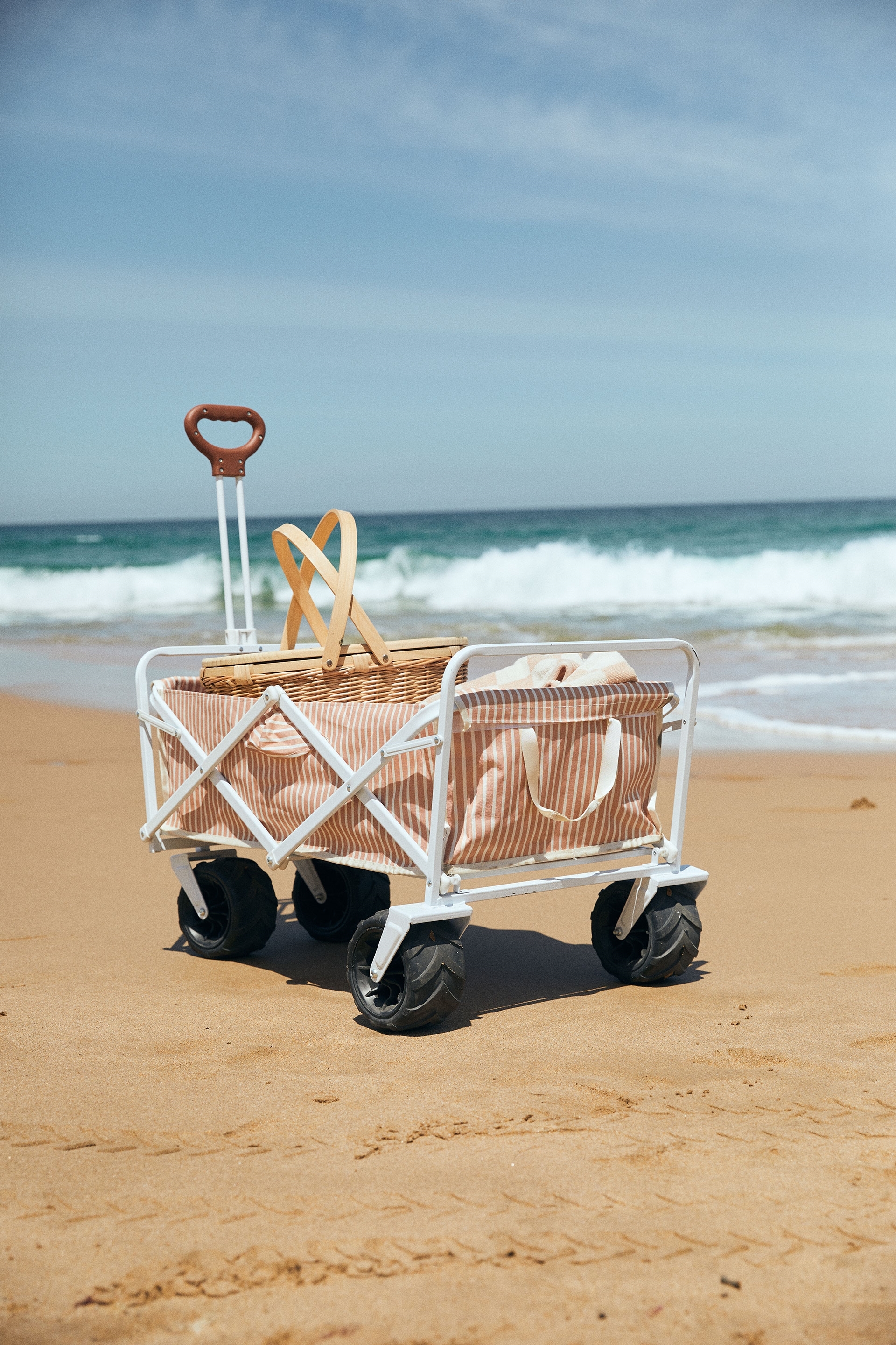 beach cart that turns into chair