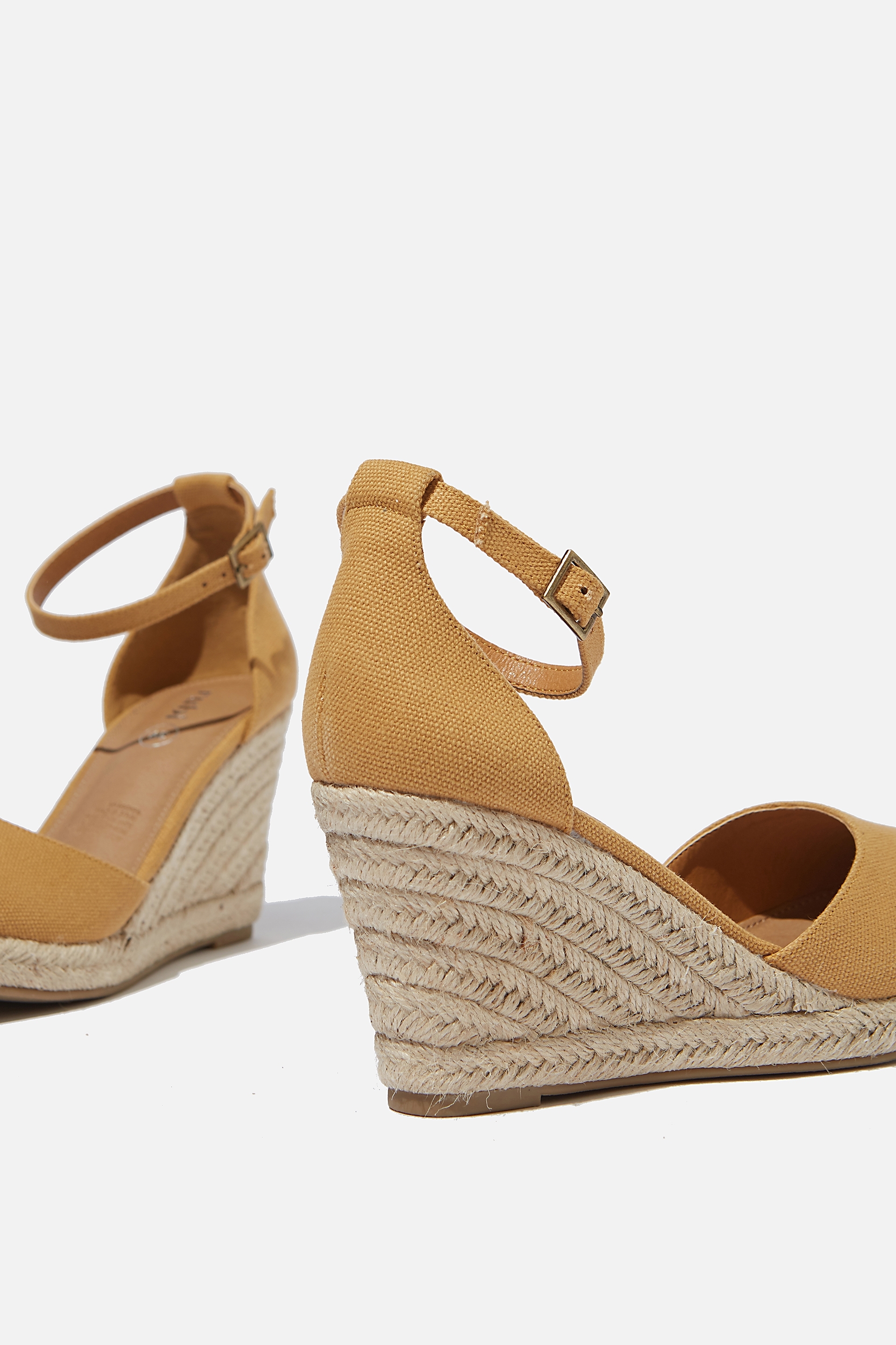 closed front wedges