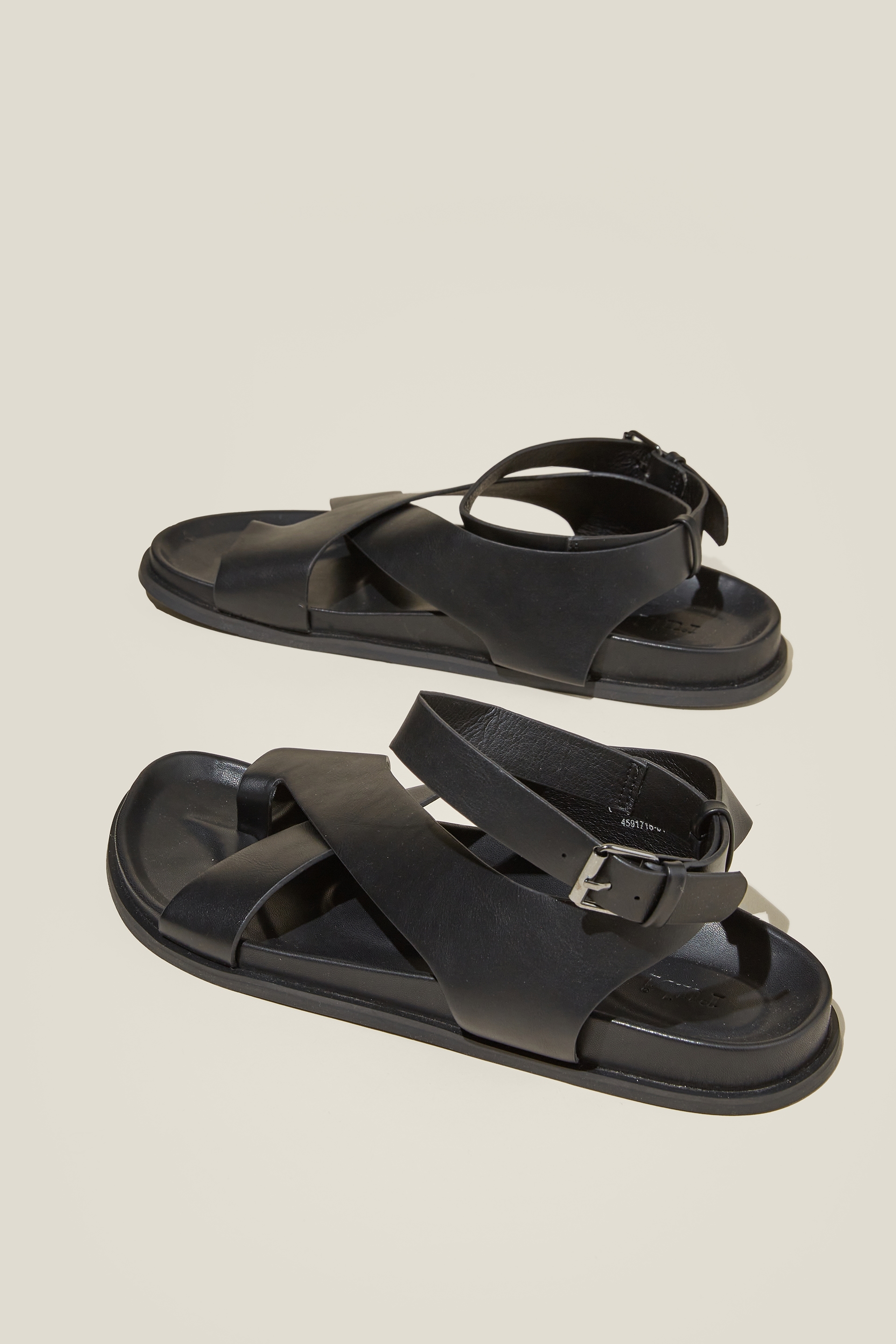 Black toe loop discount sandals