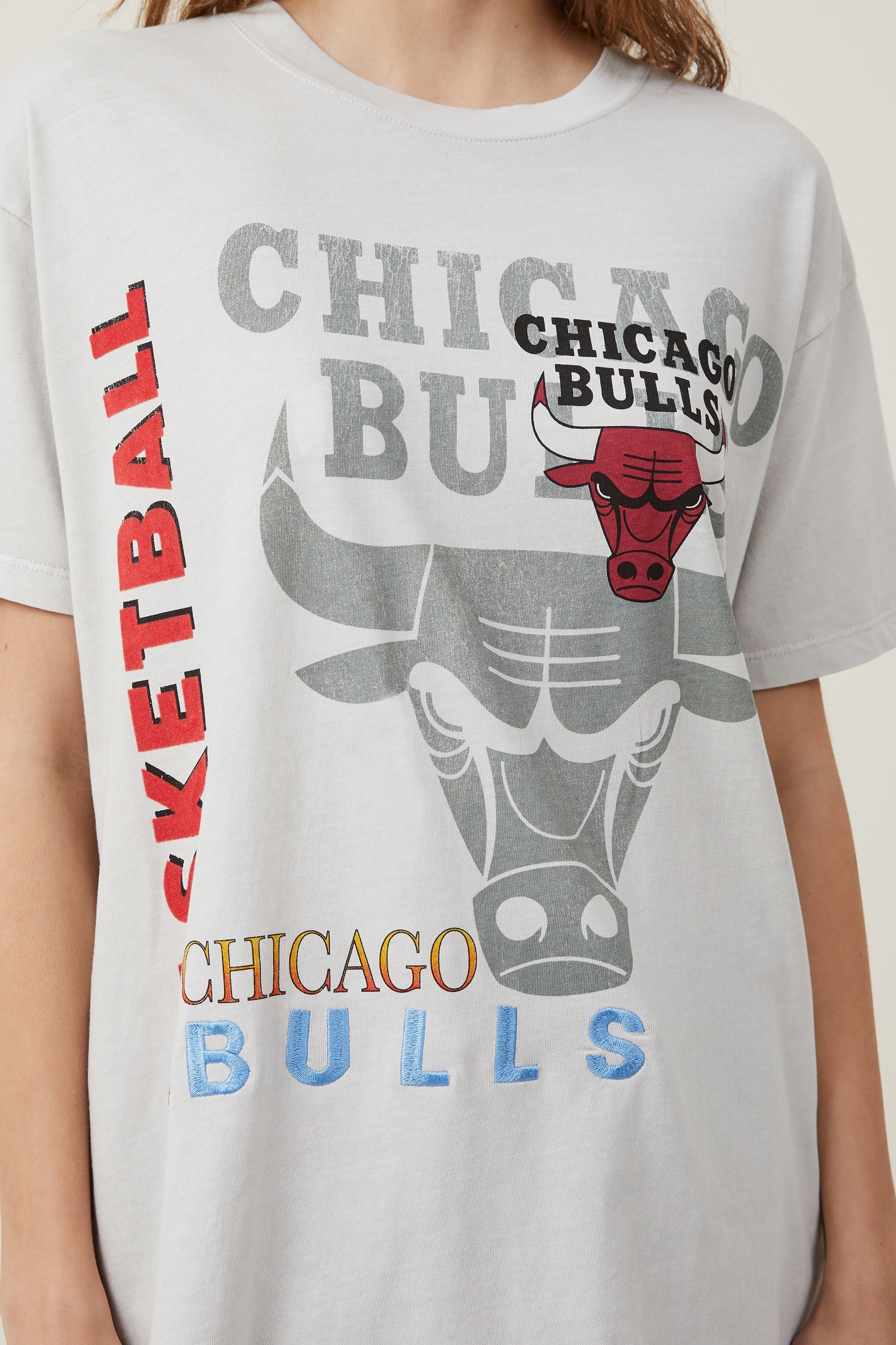 Women's Oversized Boyfriend Chicago Bulls Graphic Tee, Women's Tops