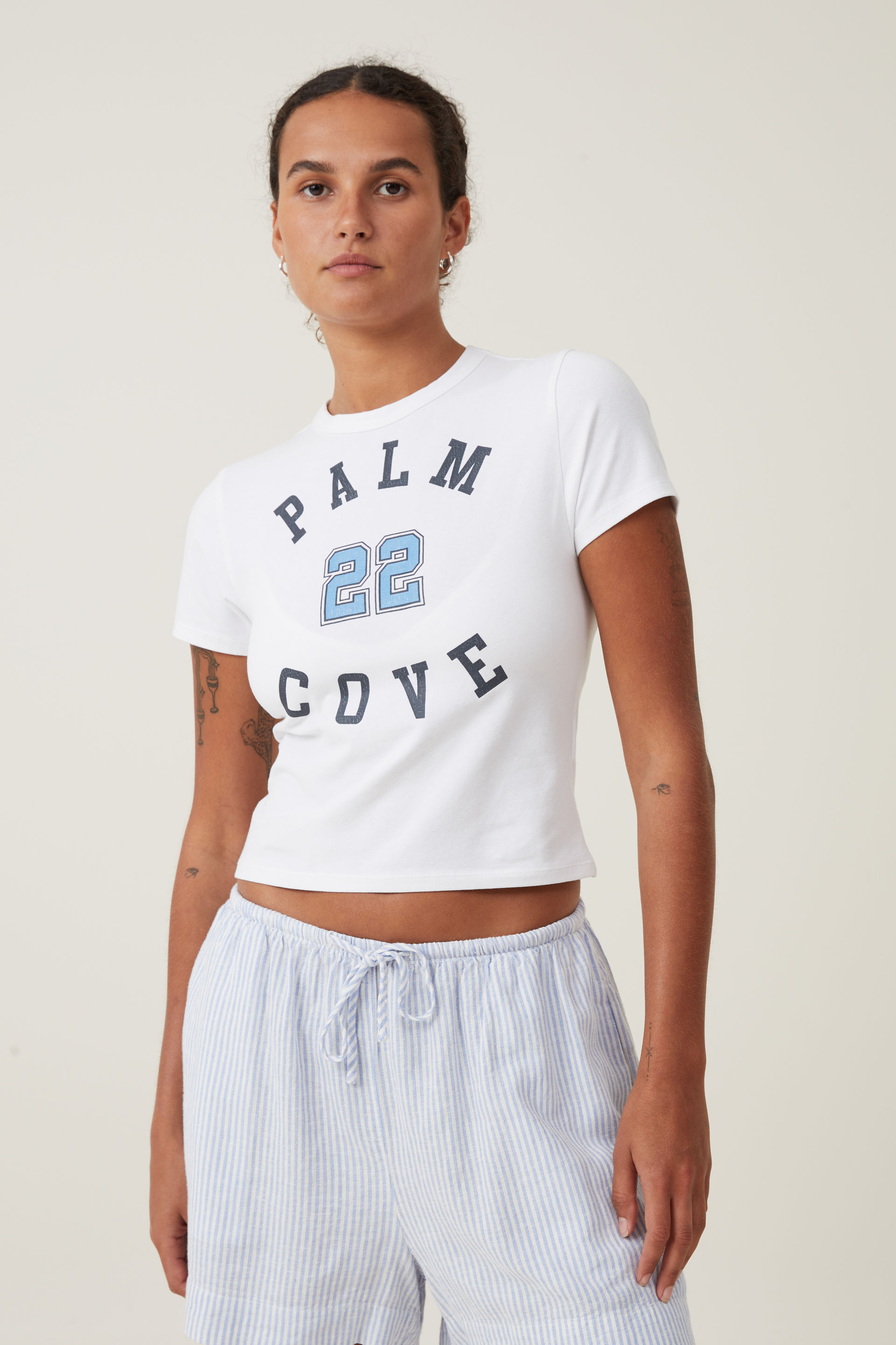 Cotton On Women - Fitted Graphic Longline Tee - Palm cove/ white