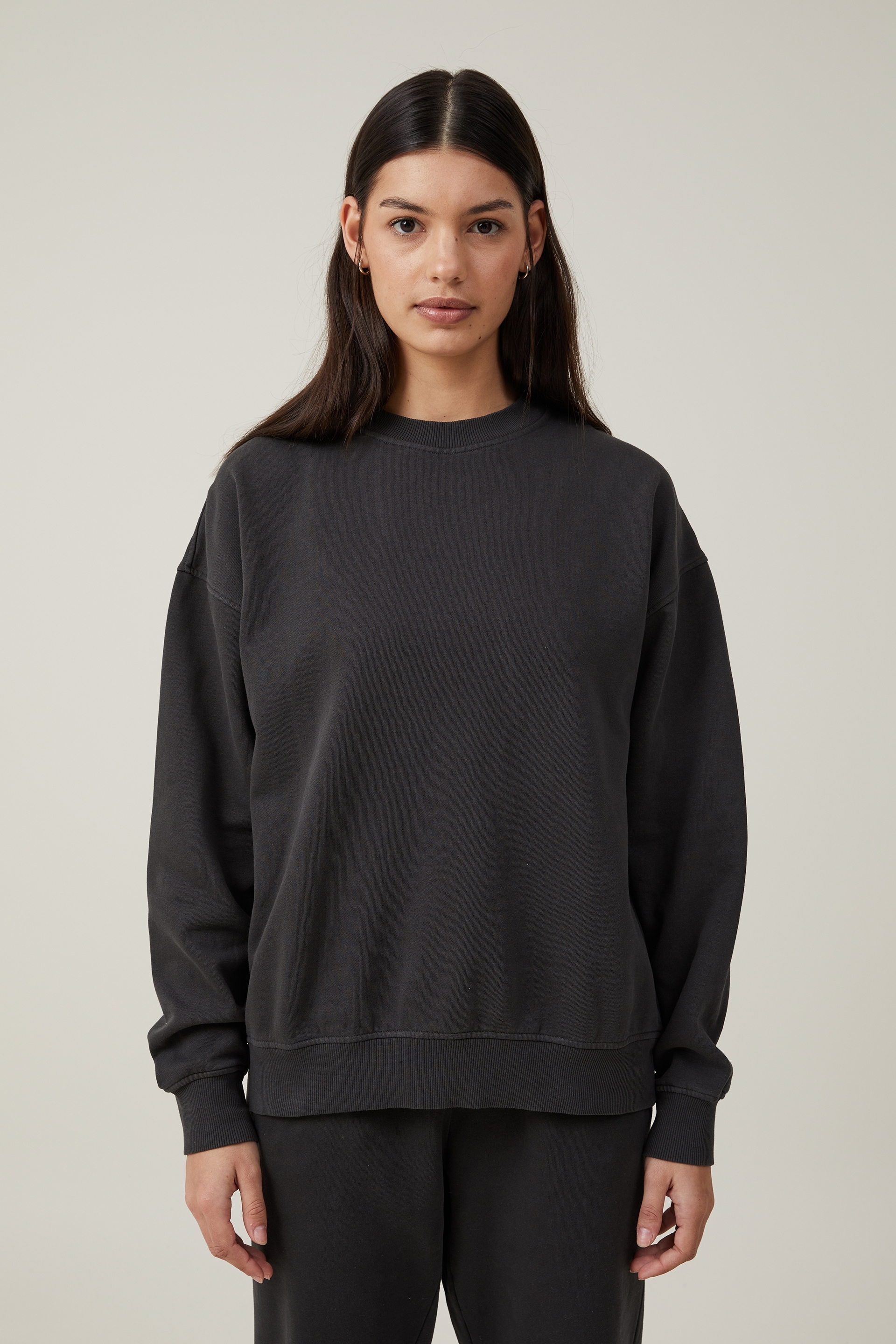 Cotton On Women - Classic Fleece Washed Crew Sweatshirt - Washed black