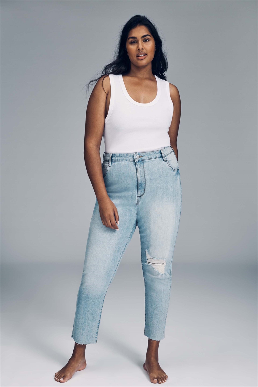 Relaxed Mom Jean | Plus Size | Curve by Cotton On