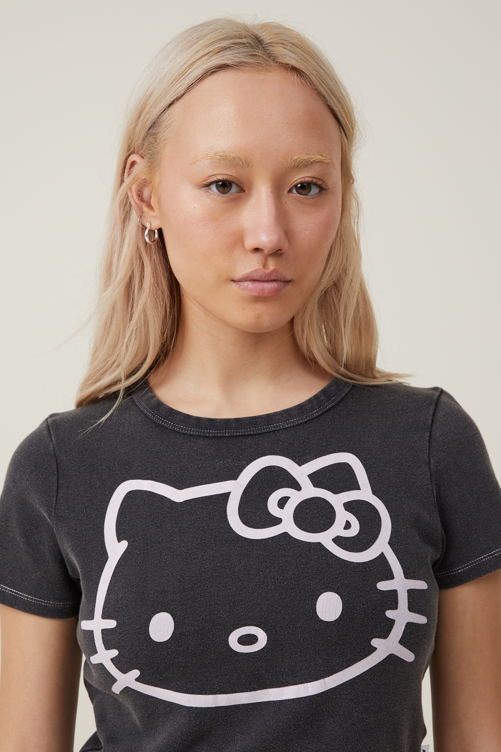 Hello Kitty Winky Face Women's Crop Top T-Shirt