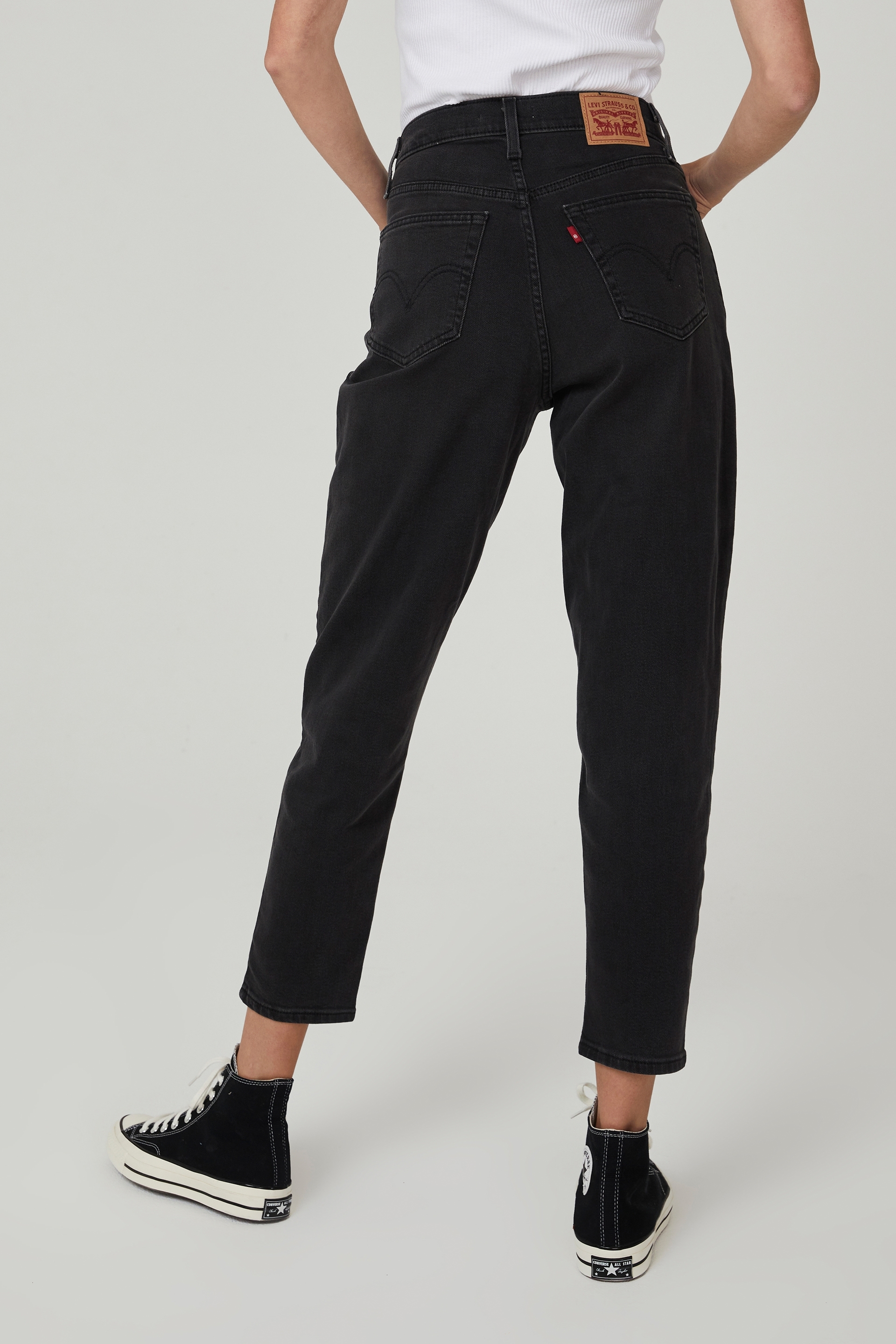 levi's black high waisted mom jeans