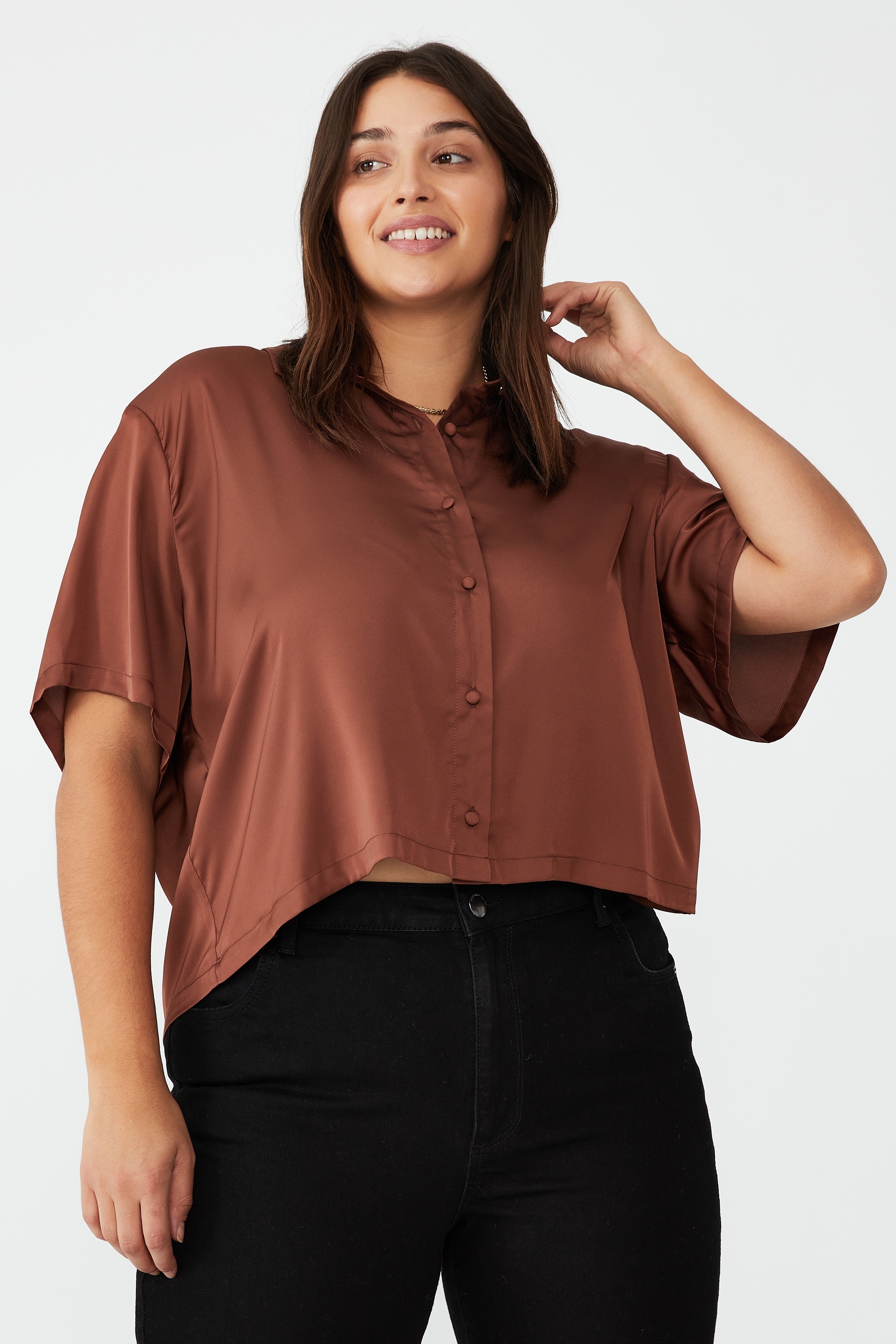Cotton On Women - Curve Santorini Short Sleeve Cropped Satin Shirt - Vintage brown