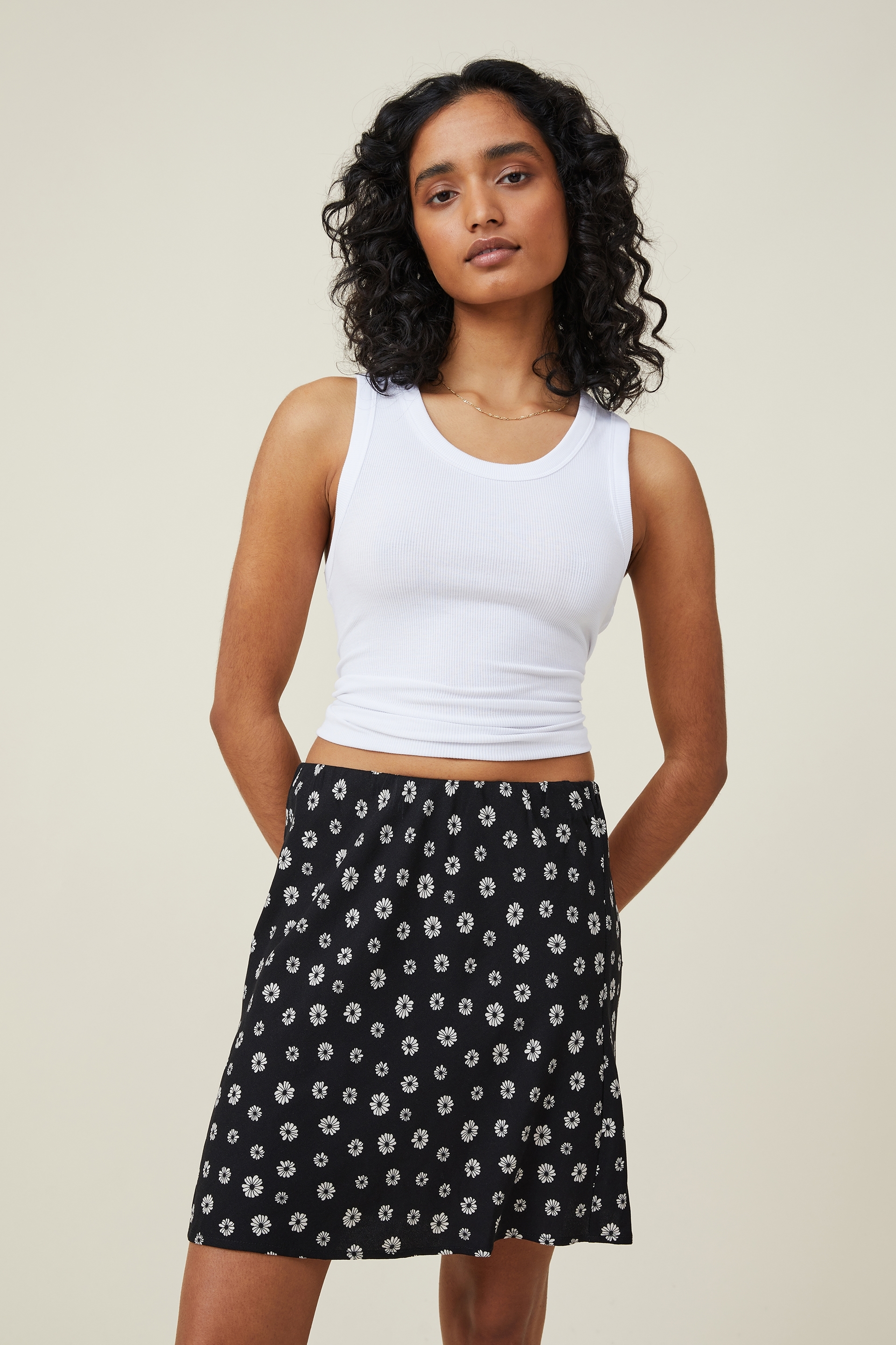 Cotton On Women - Bloom Mini Slip Skirt - Kika daisy floral black