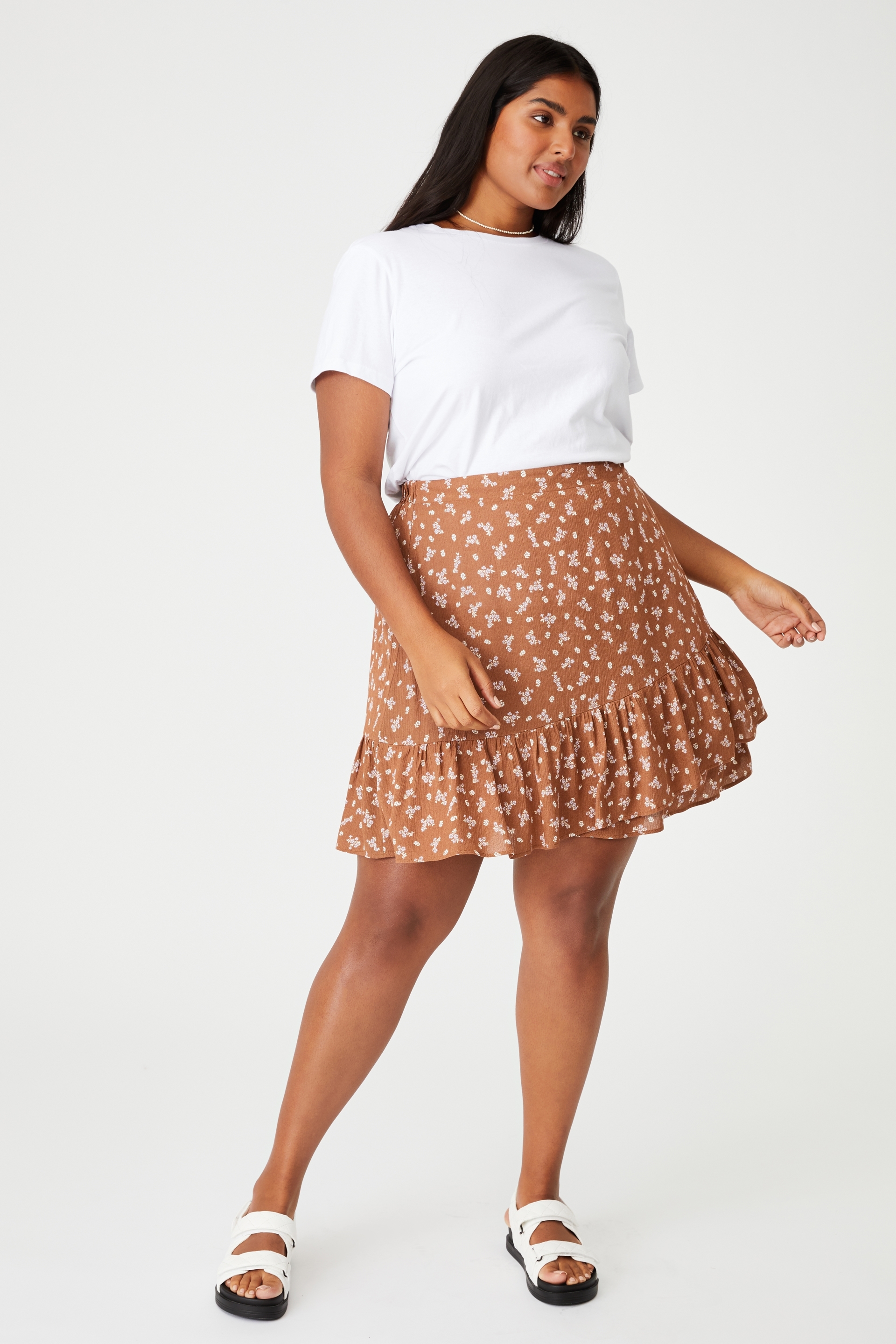 Cotton On Women - Curve Asymmetric Frill Mini Skirt - Riddle ditsy leaf brown